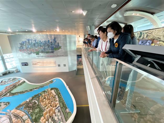 張麗善率團赴星馬第一站參觀新加坡城市規劃展覽館，汲取新加坡經驗升級雲林。