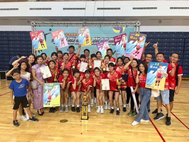 北辰國小睽違7年再度勇奪中華盃國小排球賽小六女童組冠軍。