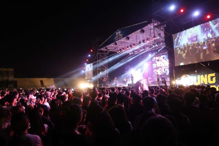 雲林三校聯合演唱會虎科大登場，吸引眾多學生及民眾熱情參與。