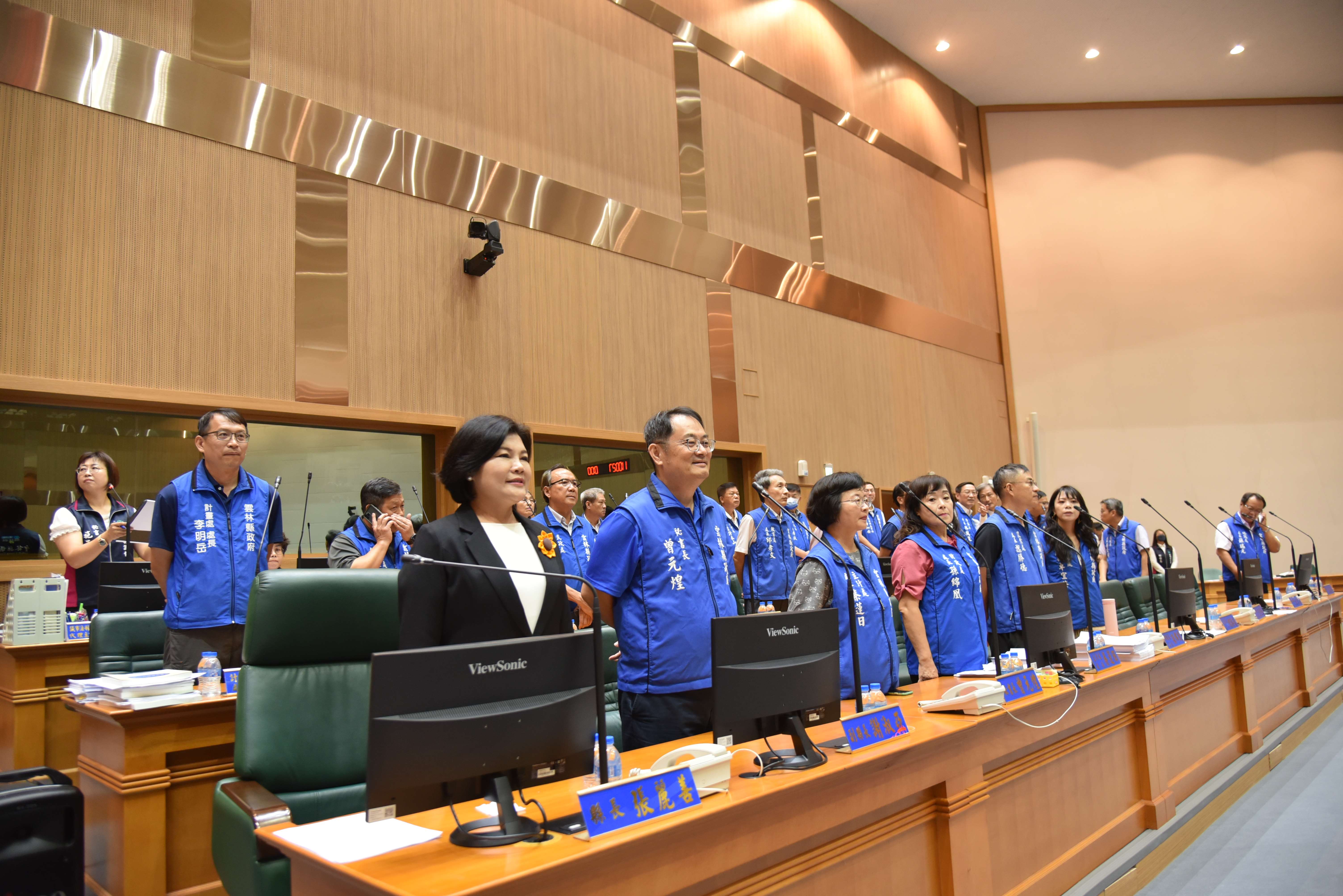 張縣長率縣府一級主管祝賀新任議長黃凱高票當選，並列席宣誓就職典禮觀禮。