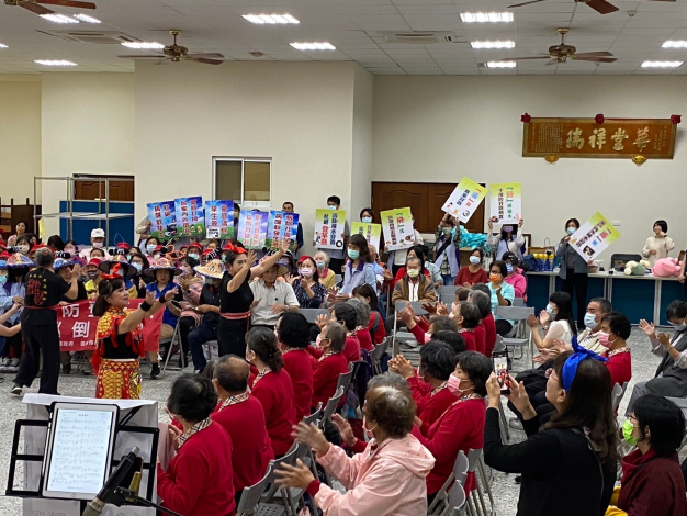 雲林縣衛生局將登革熱防治的撇步置入歌仔戲戲曲中，藉由說說唱唱，在歡樂氣氛中教會社區民眾如何遠離登革熱。