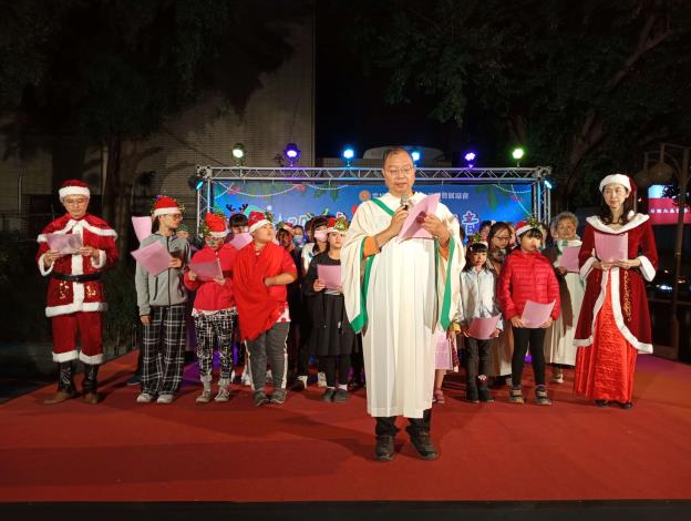虎尾鎮魅力商圈發展協會舉辦別出心裁的聖誕晚會，讓民眾一同感受聖誕節的平安與祥和。