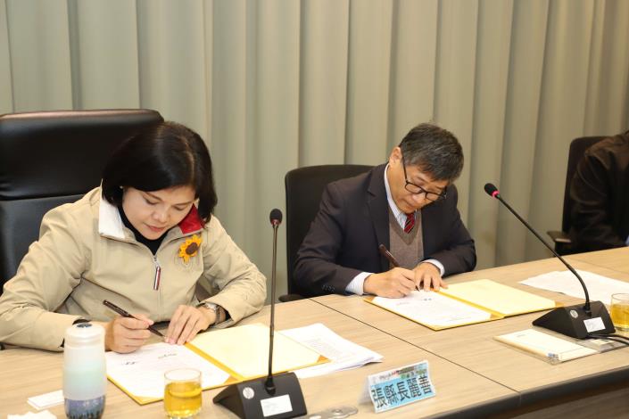 雲林縣政府與交通部中央氣象署簽署合作備忘錄，分享氣象資訊。