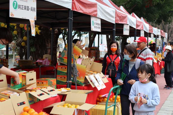 斗六茂谷柑節現場展售外觀金黃，口味香甜的茂谷柑，歡迎全國鄉親一起來選購