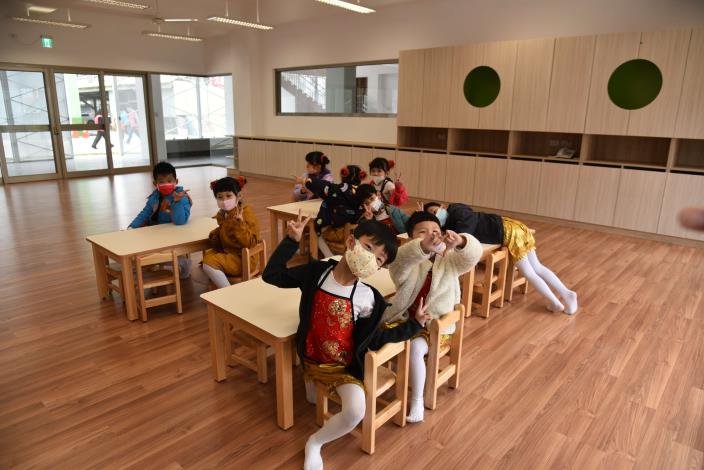 斗南國小非營利幼兒園目前招生已經過半(計畫招生數為4班106人)，歡迎家長利用這優質幼兒園，讓學童們在快樂、安全的環境中成長茁壯。