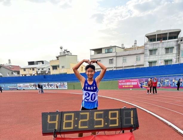 斗南高中蘇翊誠打破10000公尺競走紀錄。