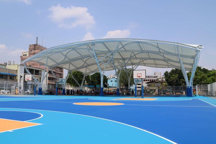 斗六市籽公園風雨球場即將完工啟用，現代化球場將為縣民帶來優良運動場所
