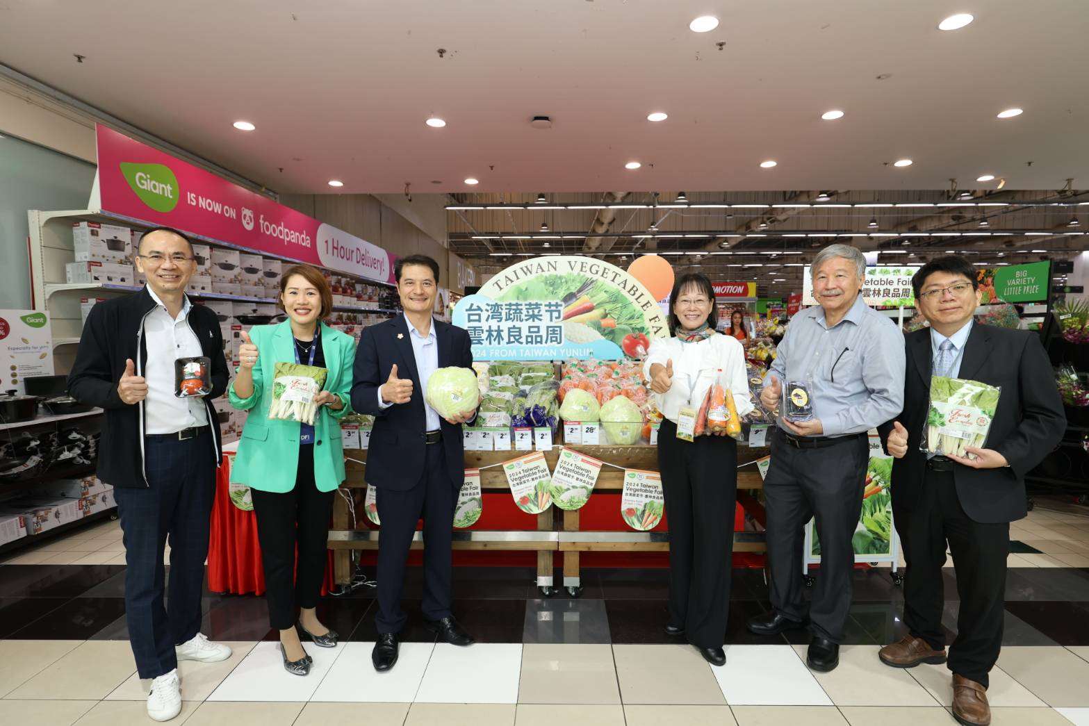 縣府25日攜手新加坡指標性Giant巨人超市通路，辦理「台灣蔬菜節-雲林良品週」活動，推廣優質雲林農產。