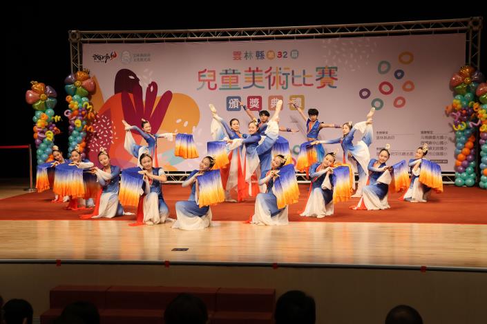 雲林國中舞蹈團開場演出《鵲喜》