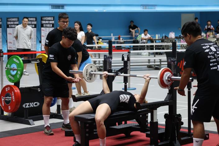 全國有150多名選手參加雲林縣長盃全國臥舉健力錦標賽