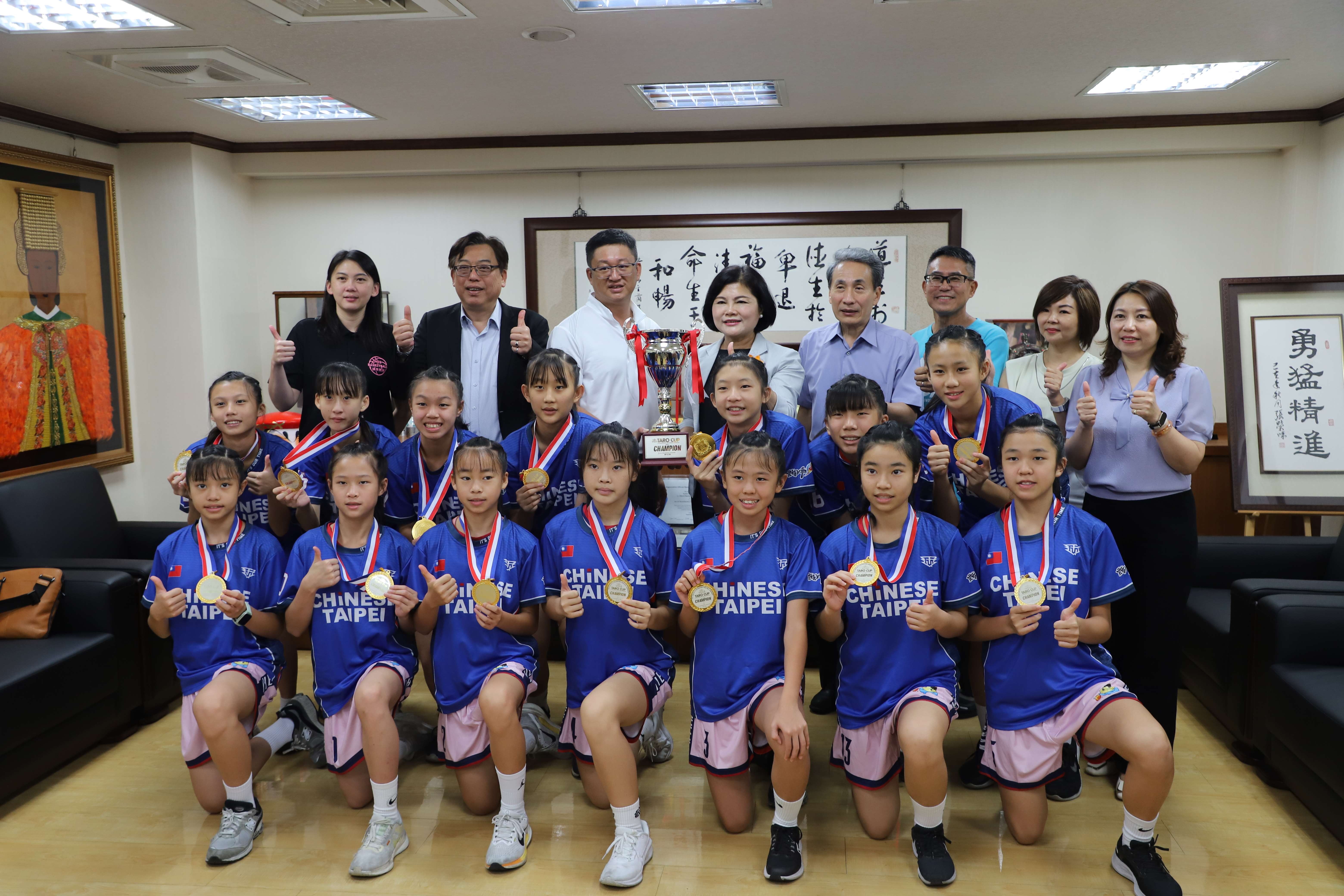 鎮南國小女籃隊出征日本 縣長張麗善期許以球會友為雲林爭光