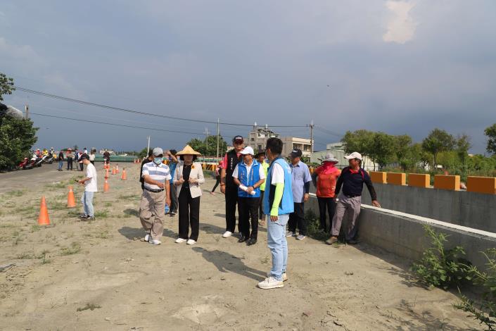 二崙鄉新虎尾溪別線整治鄰地閒空間將整建為曬花生場。