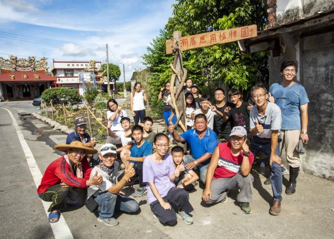 潮厝華德福實驗國民小學致力推展環境教育，成為全臺第二所已獲四面生態學校綠旗永久認證學校。