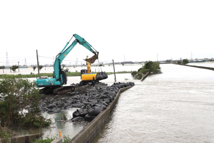 凱米颱風造成萬興大排潰堤，縣府積極向中央爭取整治經費，確保民眾生命財產安全。