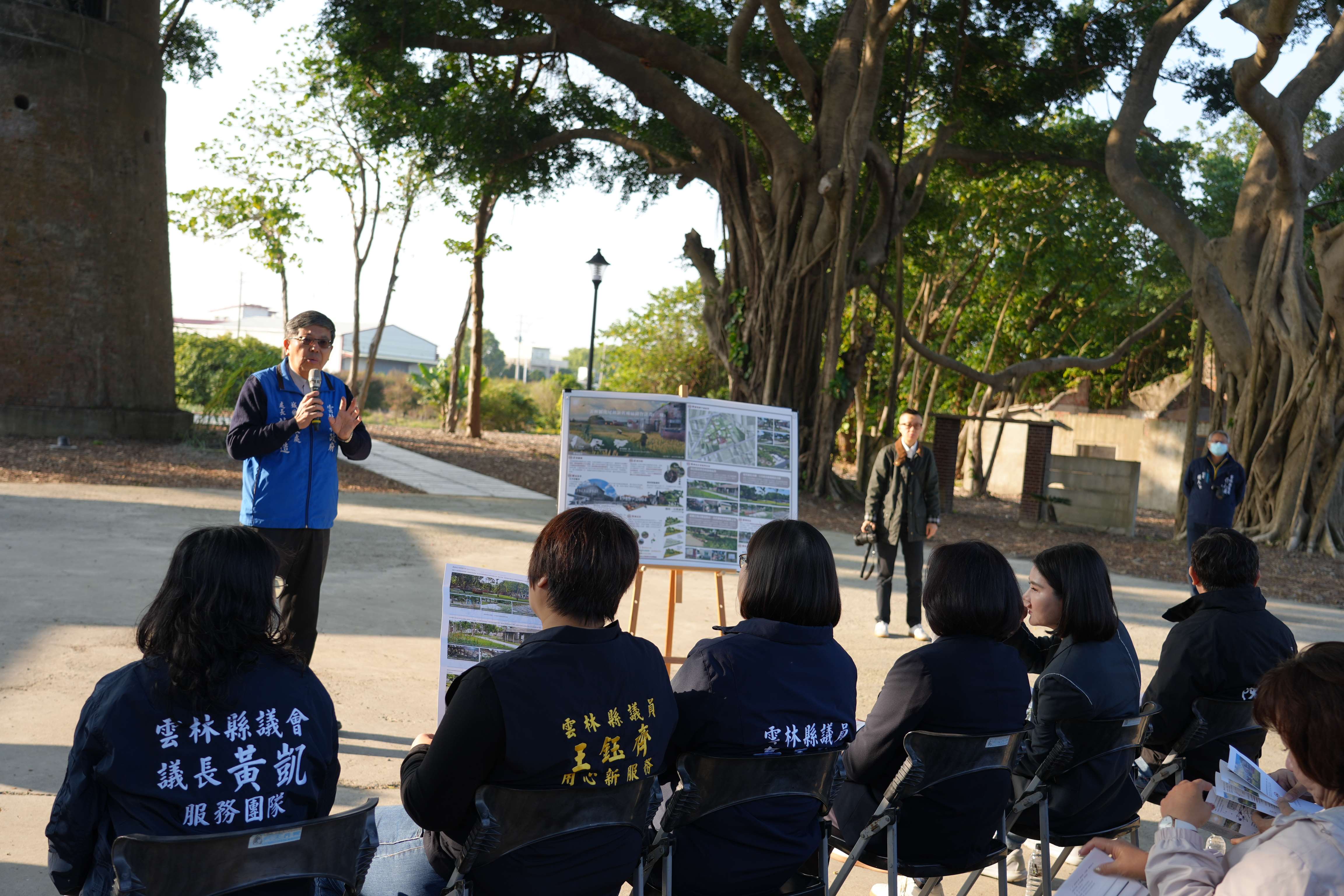 城鄉處長林長造說明建國二村景點建置計畫。