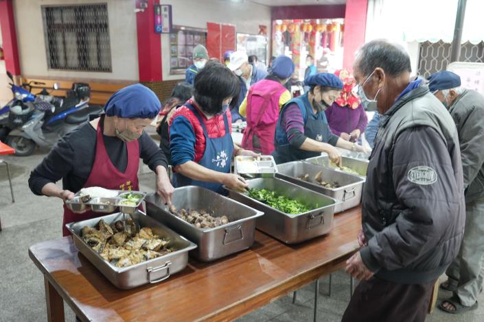 雲林縣目前有187處長青食堂，超過1萬5000名長者共餐。