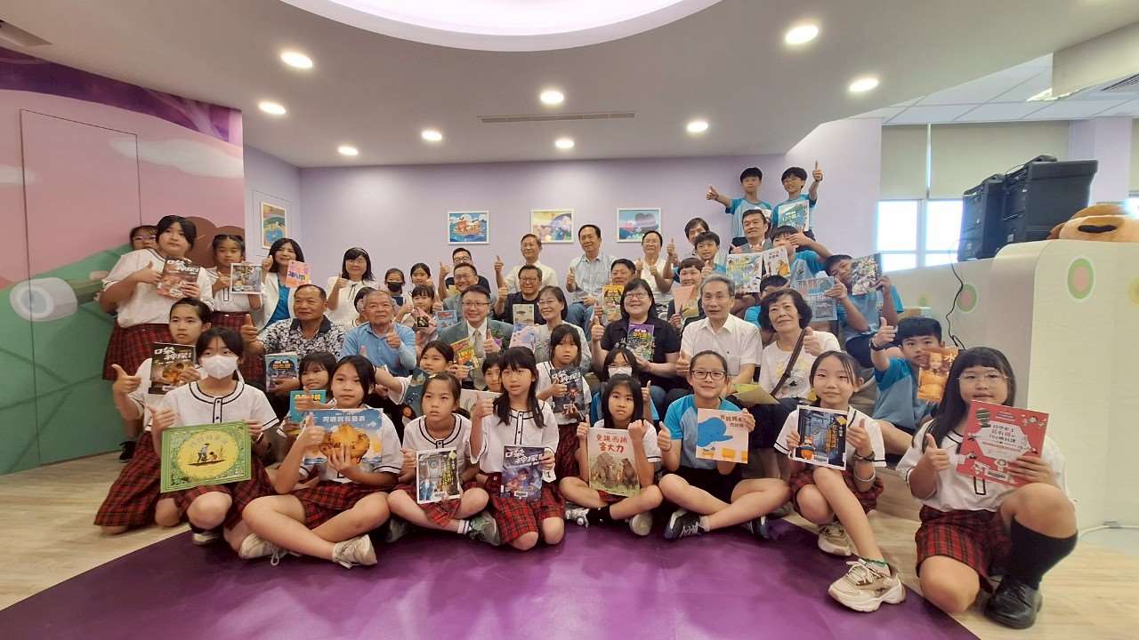 中正國小喜迎玉山圖書館啟用　閱讀資源再升級