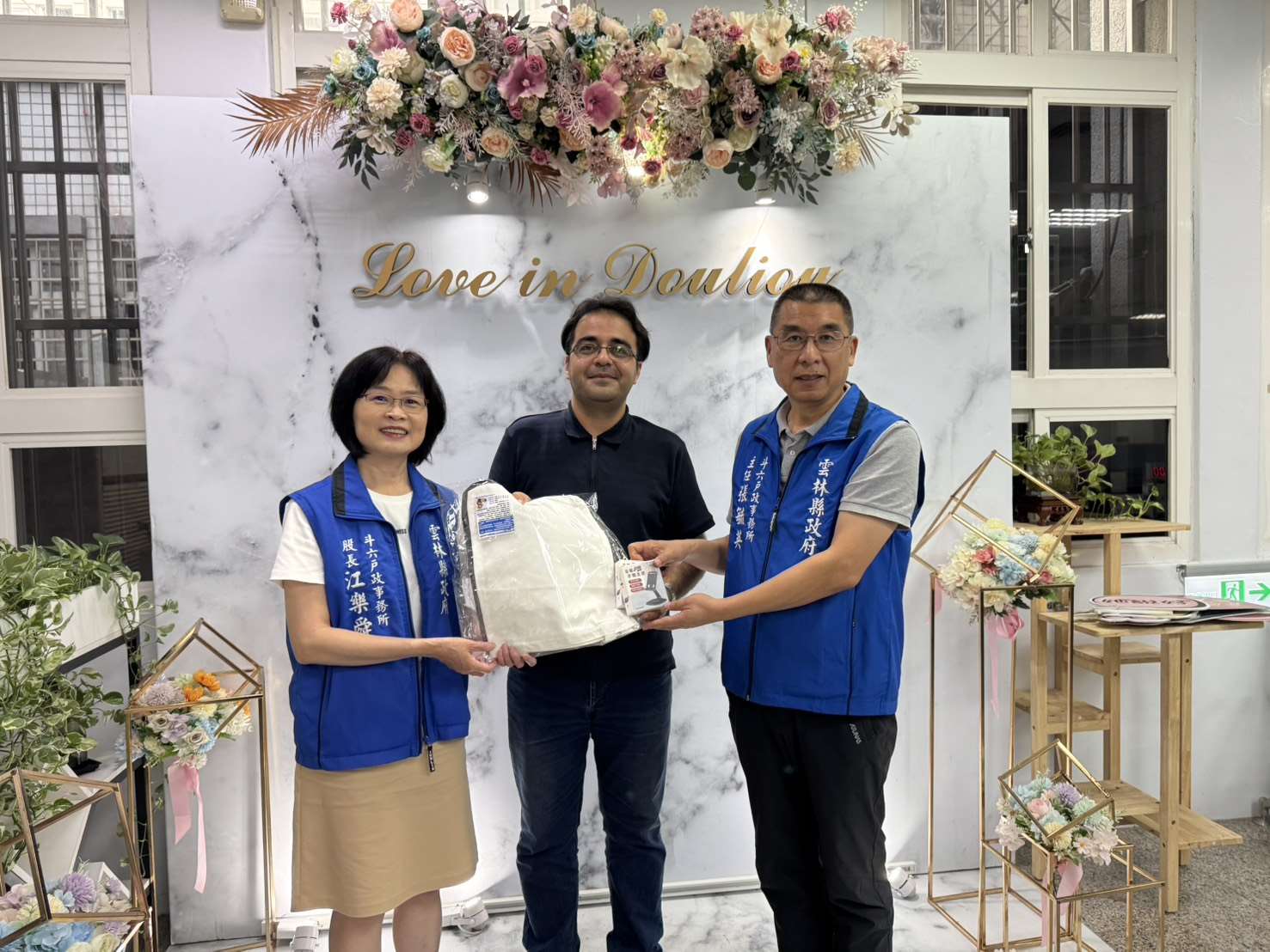 雲林科技大學伊朗籍副教授莫薩利（Dr. Mosallaei）經內政部核准正式歸化中華民國國籍。