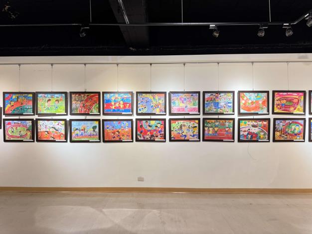 雲林縣第三十三屆兒童美術比賽得獎作品展覽今起在文化觀光處展覽館展出，歡迎民眾踴躍前往參觀。