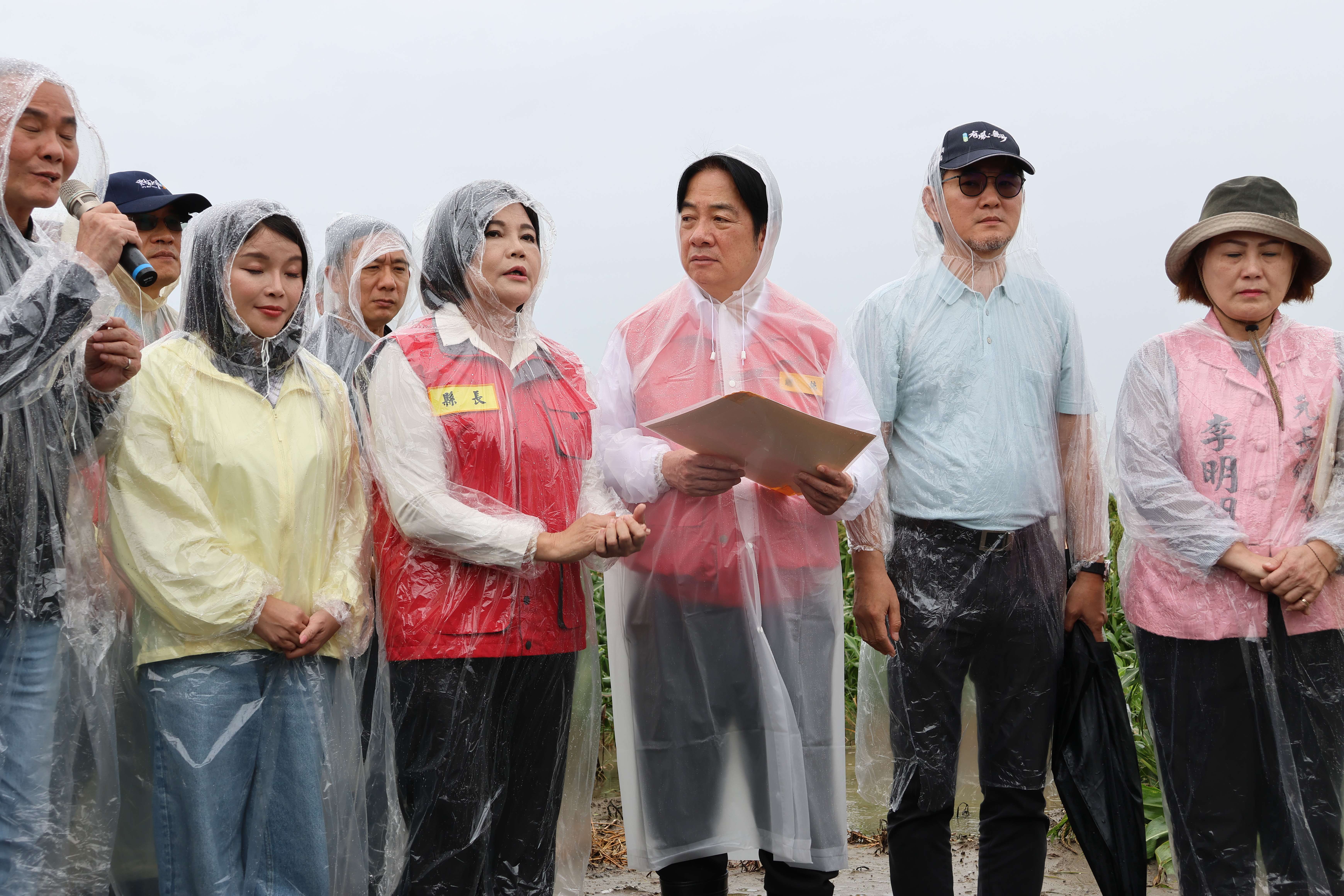 縣長張麗善遞送陳情書 轉達縣府與農民農損救助「全品項、免現勘」的共同訴求  立委張嘉郡、丁學忠、劉建國均同表爭取。