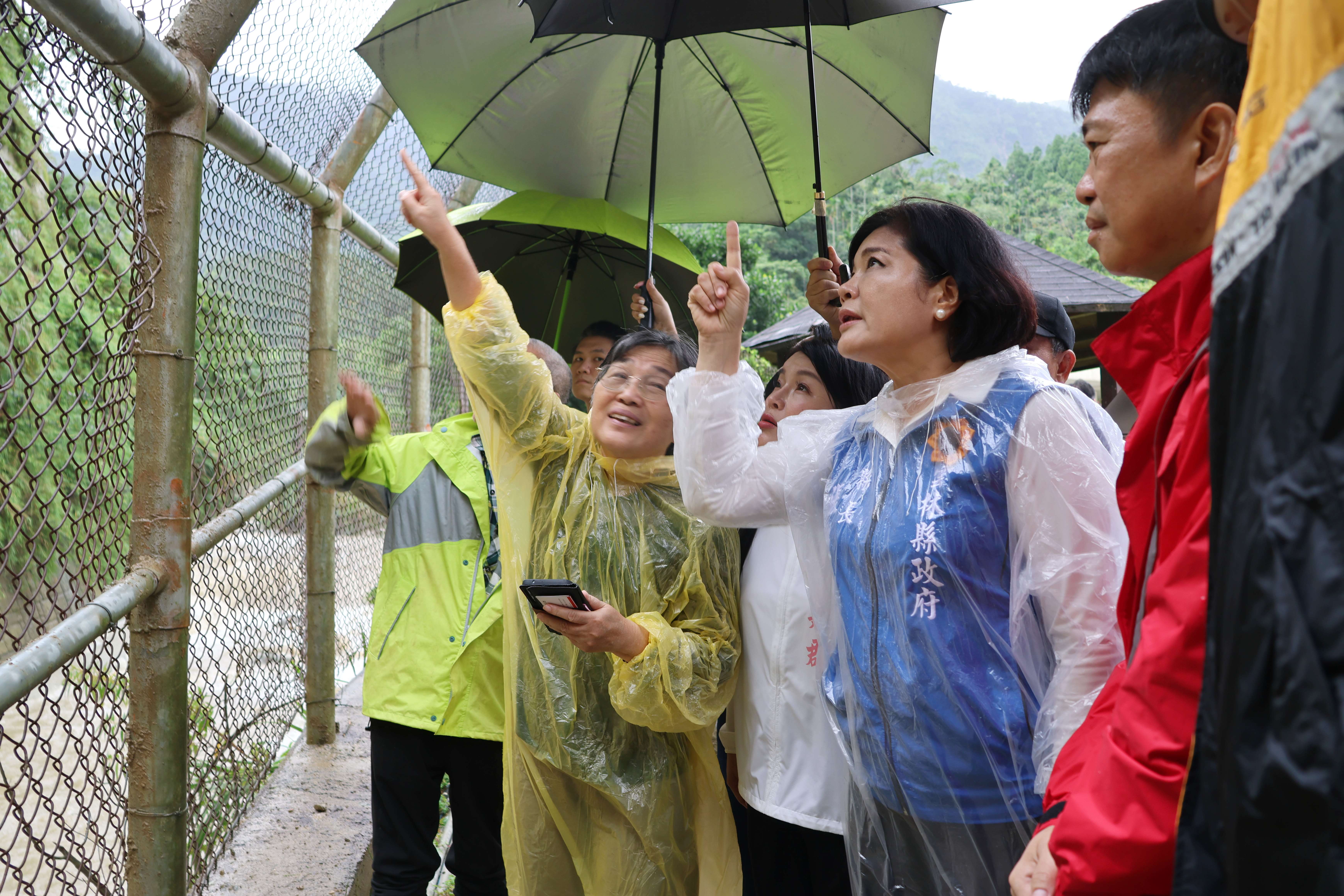 張縣長關心華山溪邊坡後續穩定工程  