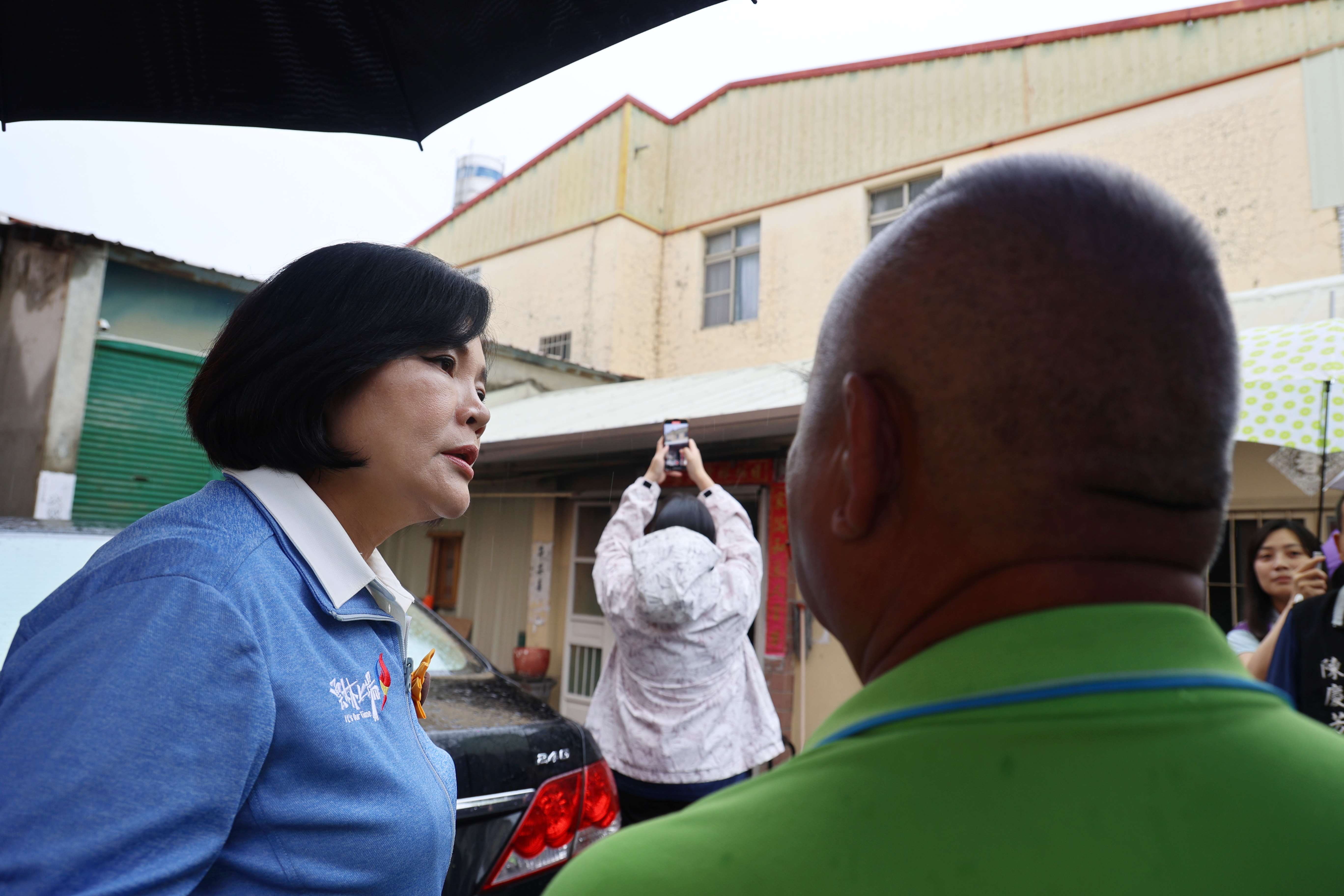 南鎮新崙里及虎尾鎮下溪里二個同為房屋年久失修,嚴重漏水,進行屋頂翻新個案