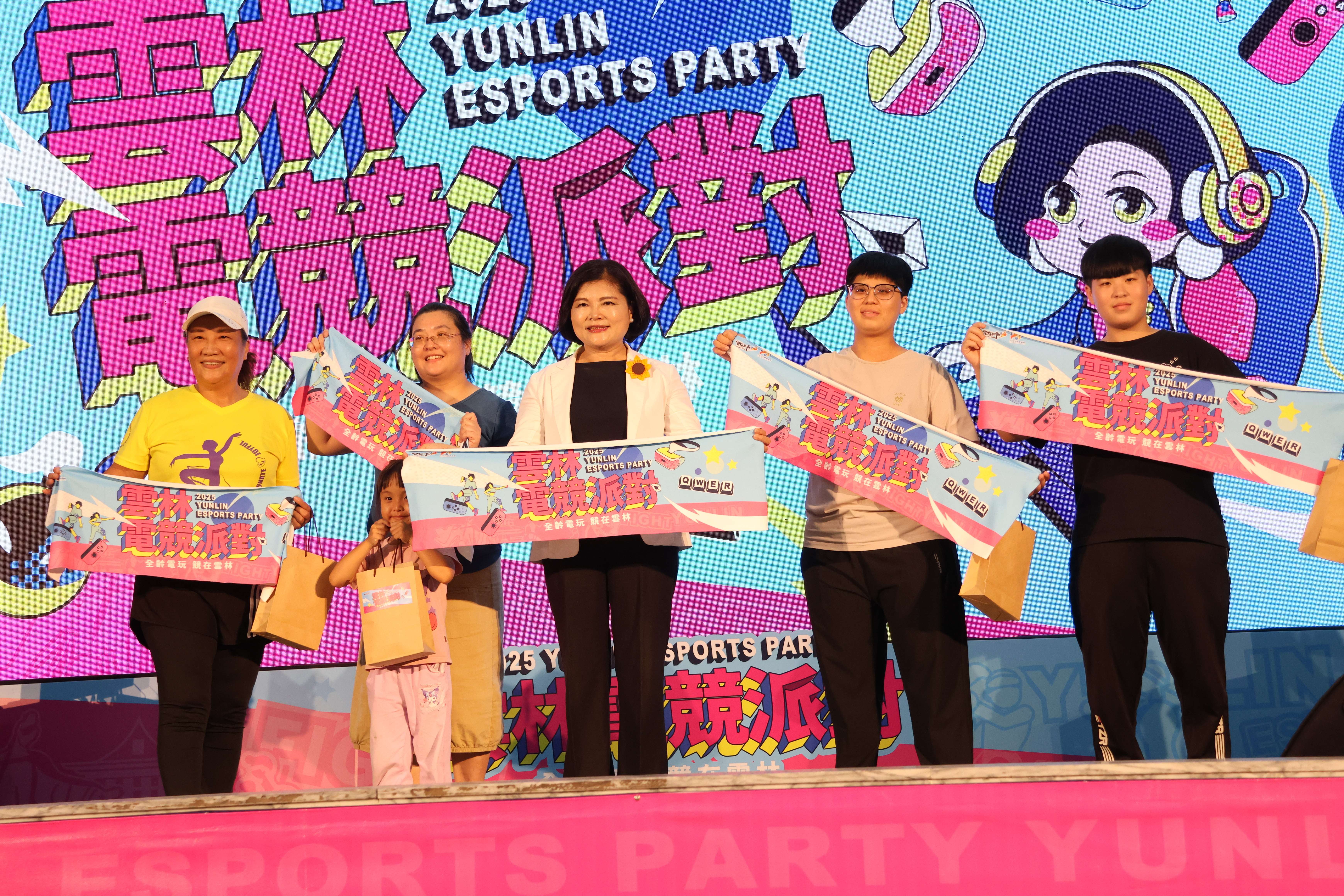 張縣長為Just Dance舞力全開「樂齡組」、「親子組」、「青少年組」及「成人組」4組別代表加油!