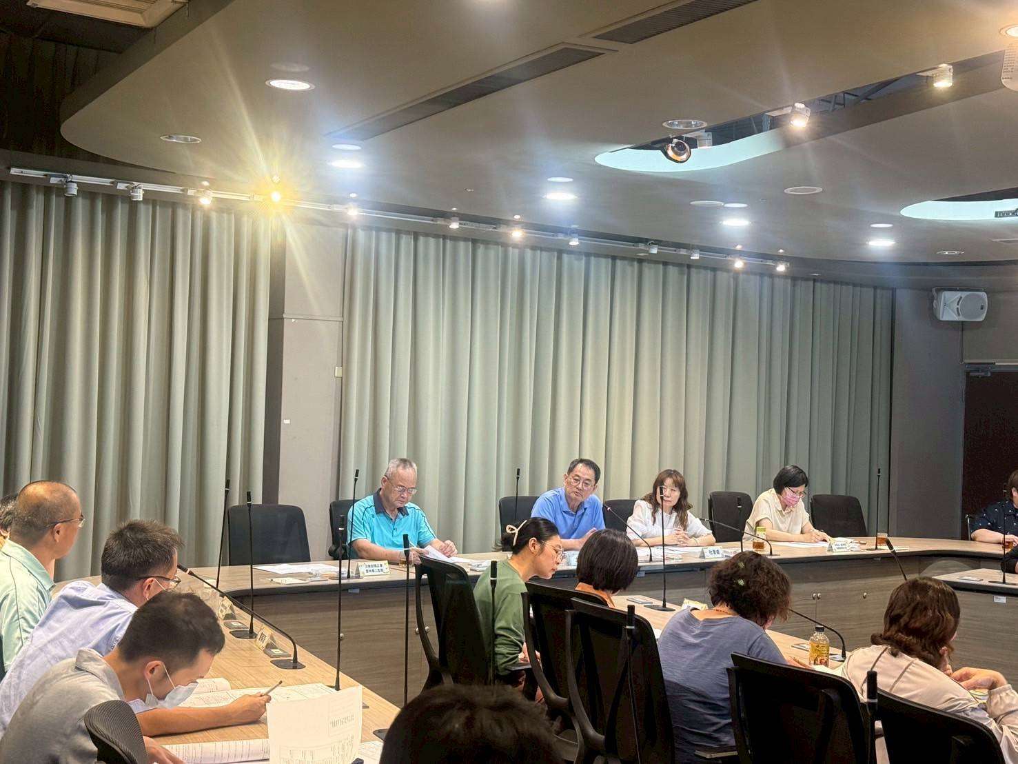 雲林縣府26日召開社會安全網跨網路平臺會議，縣府團隊及多個合作單位代表共同討論推動方向。
