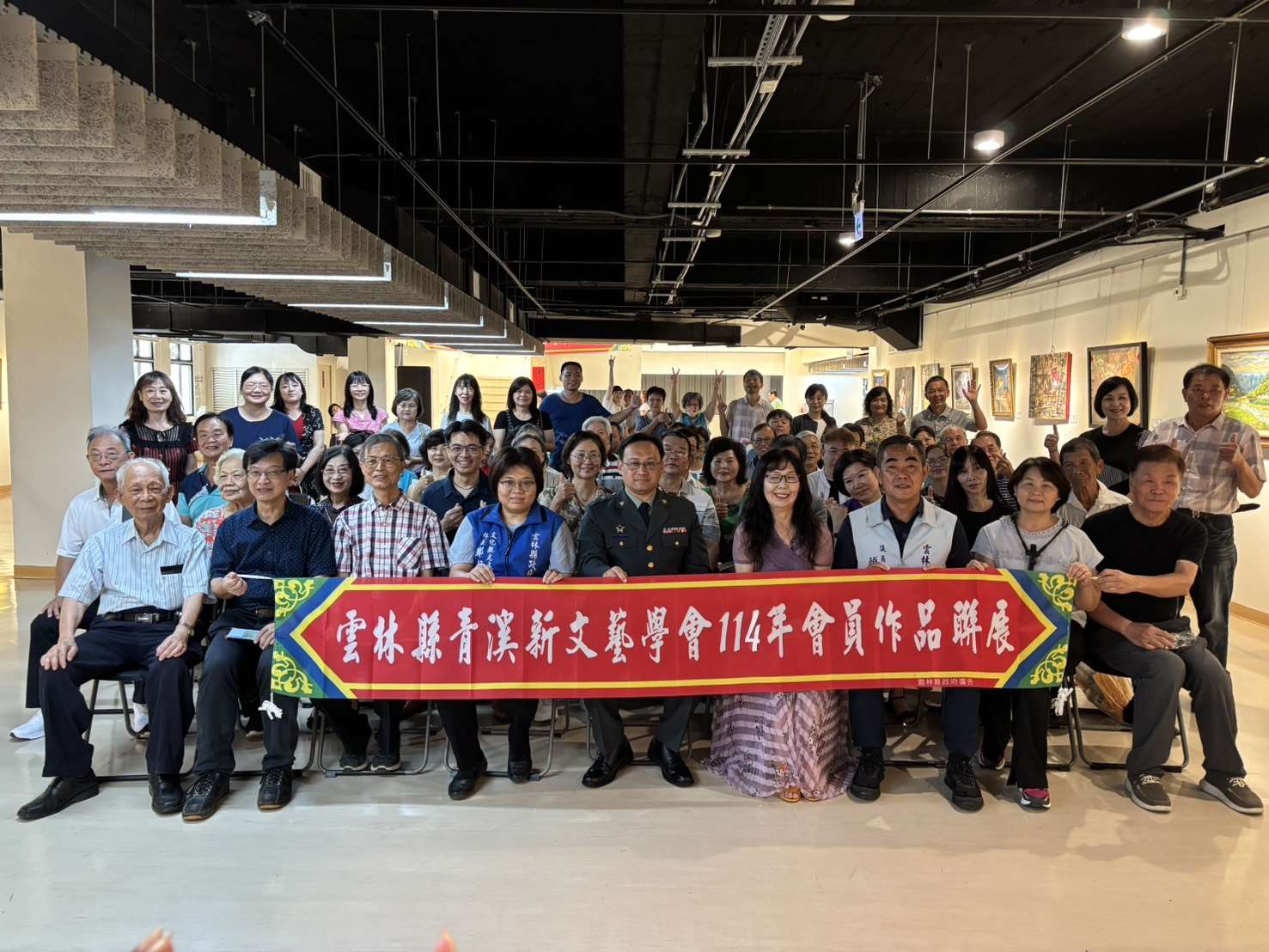 雲林縣青溪新文藝學會會員展今日開幕，吸引許多藝文界人士及藝術愛好者共襄盛舉。