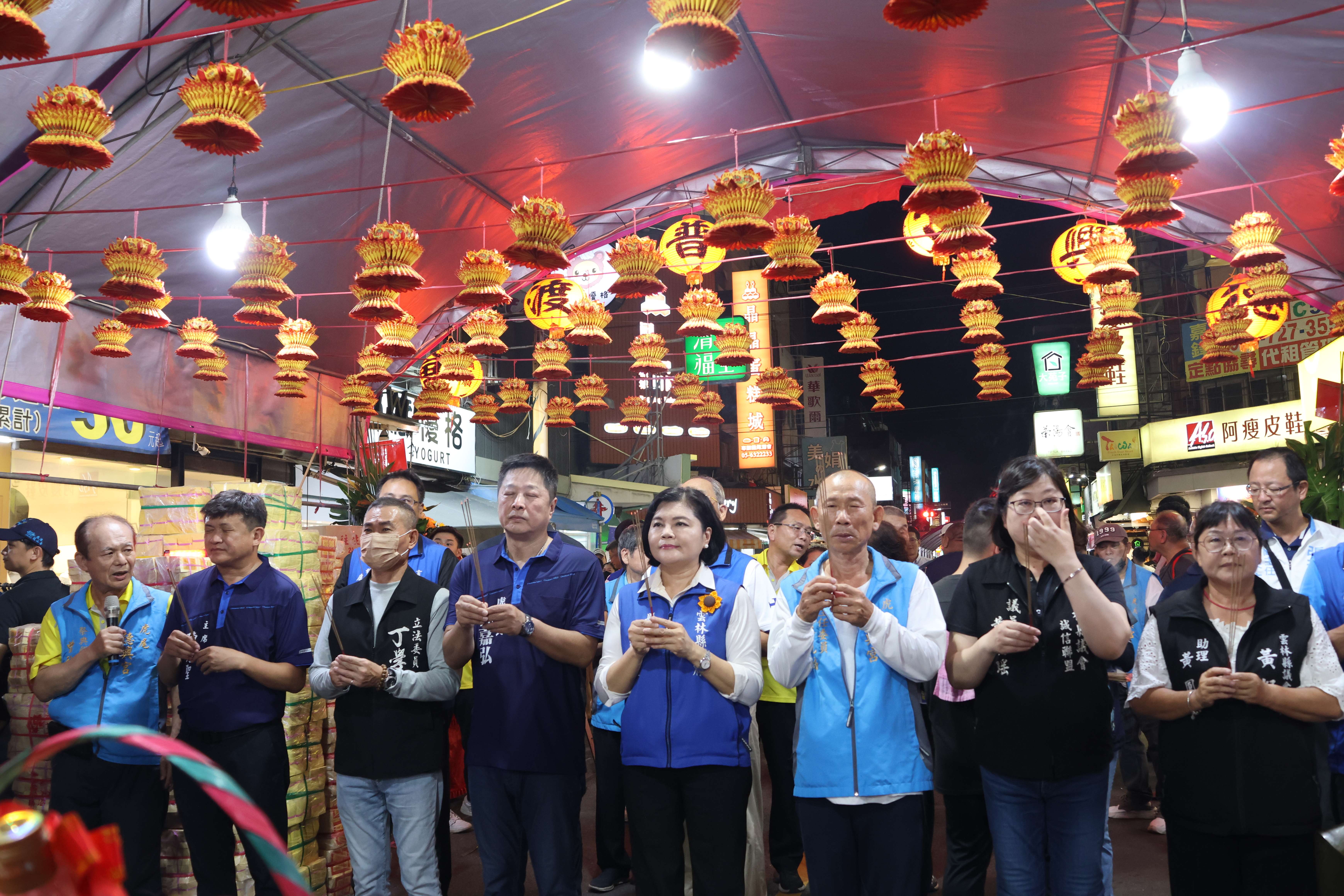 縣長張麗善等走遍八大普渡區,與民眾透過祈福祭典,慎終追遠。
