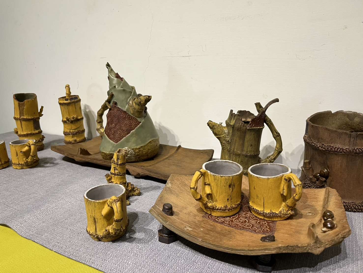 本次聯展展出約60件作品，涵蓋手捏、手拉坯、陶板等技法，歡迎鄉親與藝術愛好者把握機會前往觀賞。