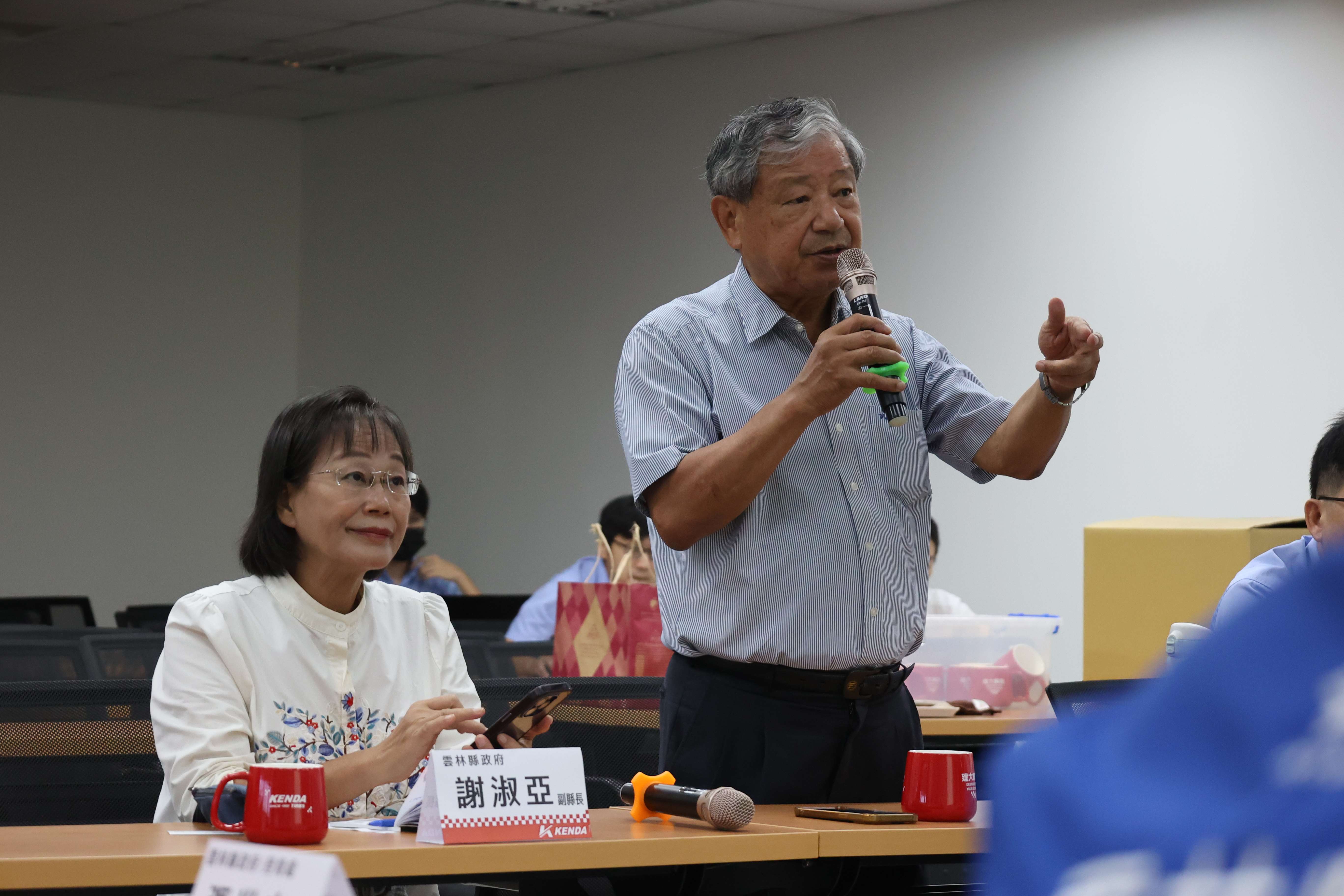 建大輪胎總裁楊銀明建議政府加速對美談判並及早公布結果，推動核能發電，台幣適時貶值以利產業出口以及政府加強產業補貼政策。