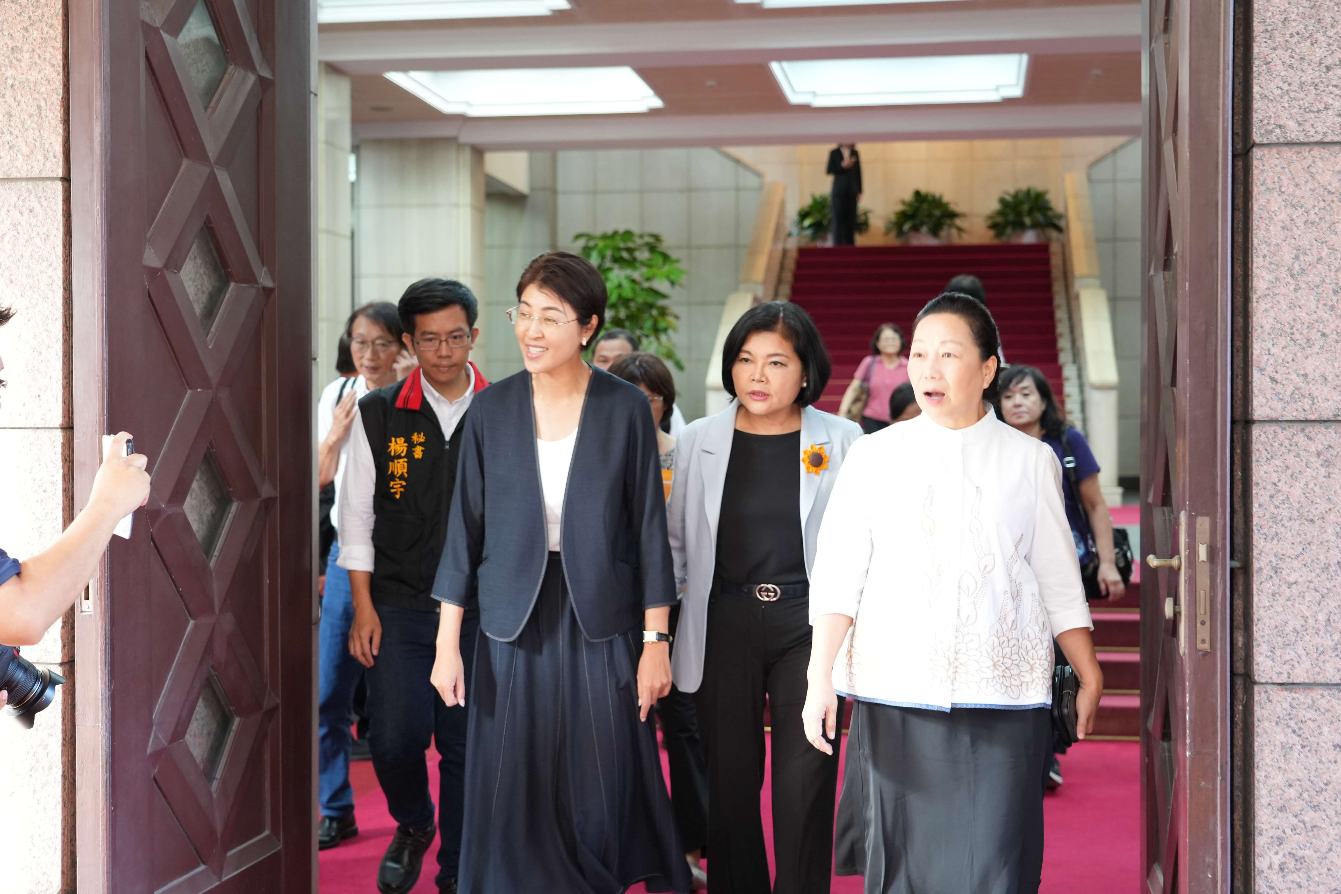 張麗善縣長出席行政院會議,討論新版《財劃法》引發的分配爭議及後續處理事宜。