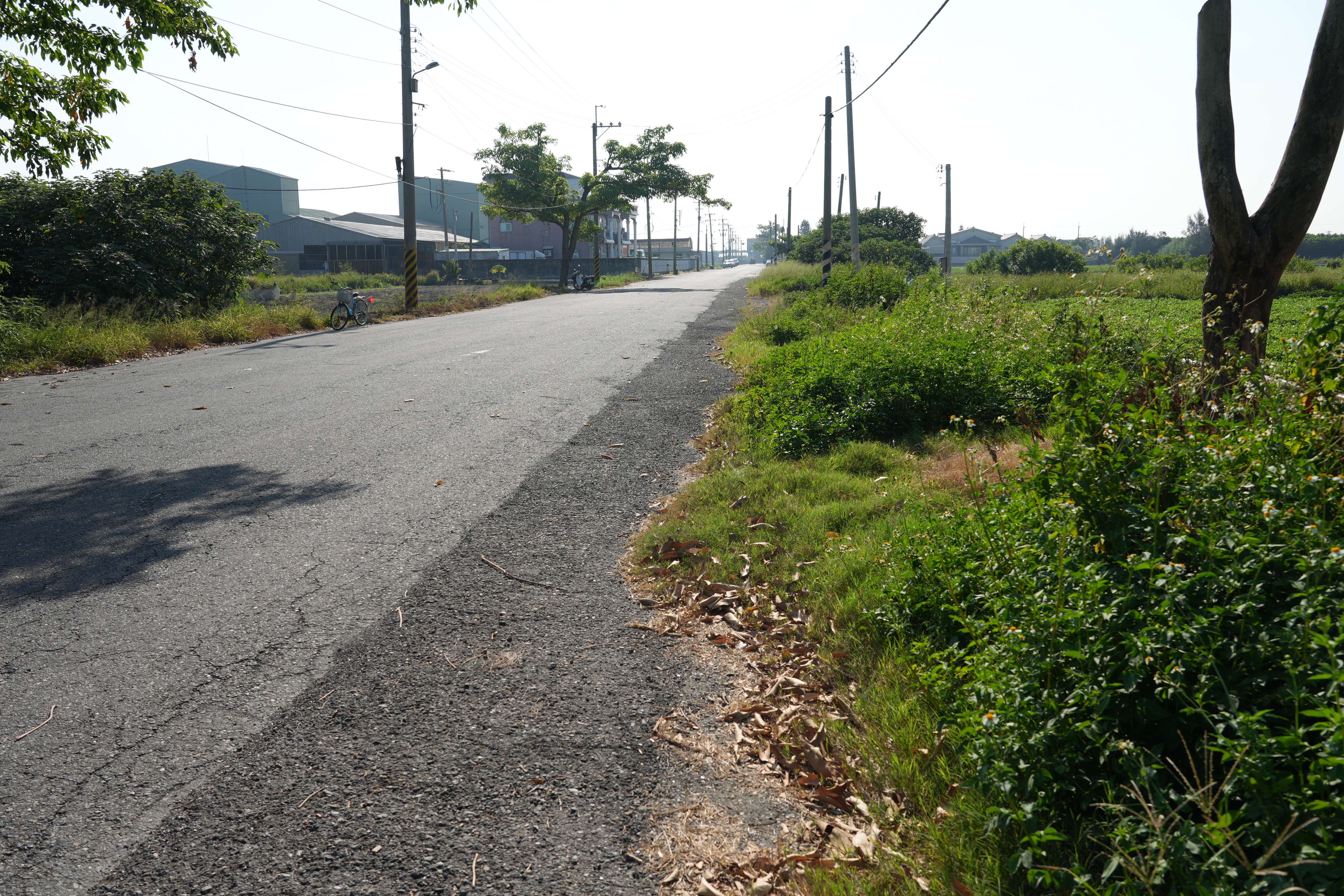 雲120線道路路面老舊,縣府核撥經費助公所改善,確保人車安全。
