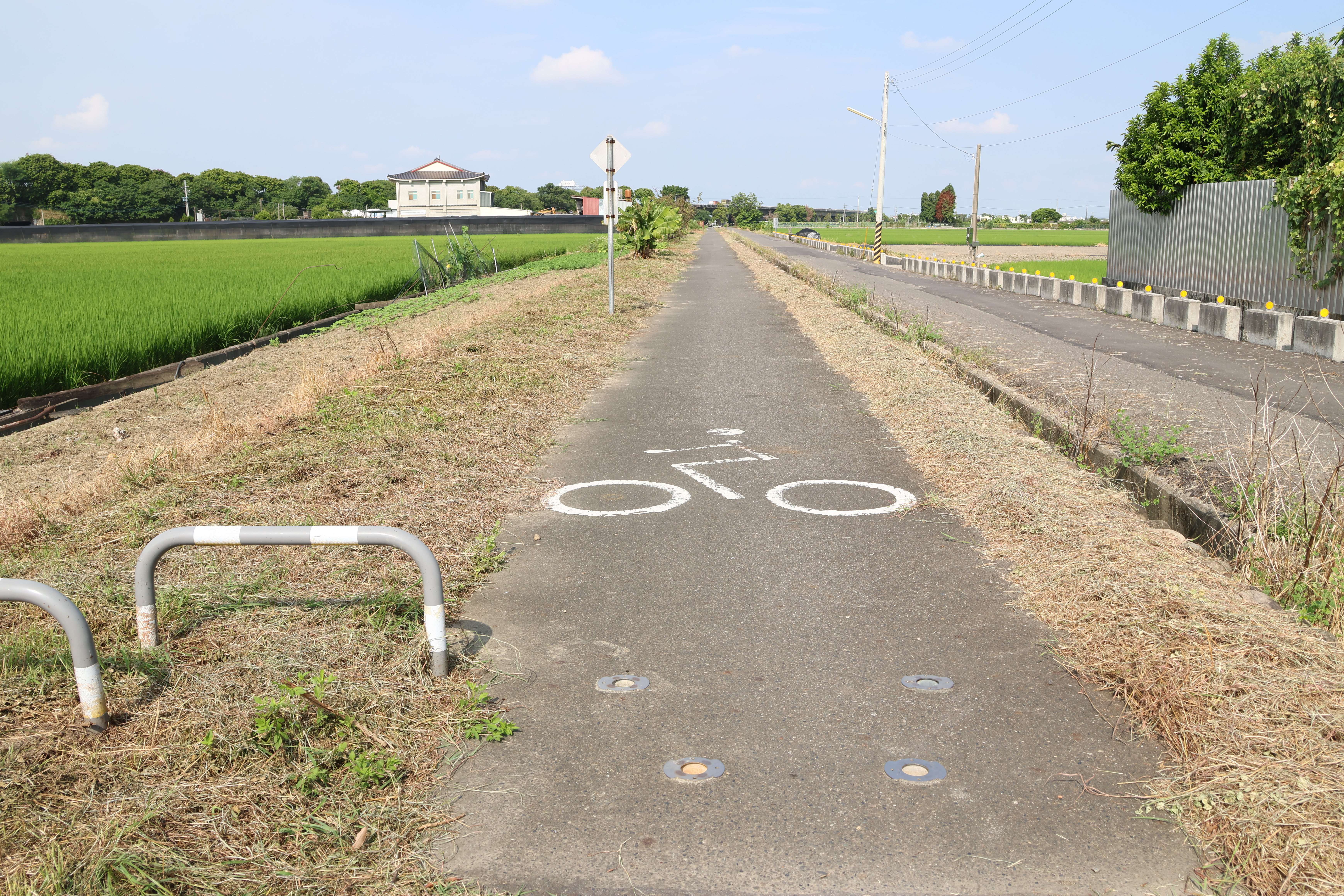 斗南自行車道景觀燈工程: 從埤麻大排-中興路口段,長2.4公里,建置60盞照明設備,所需經費550萬