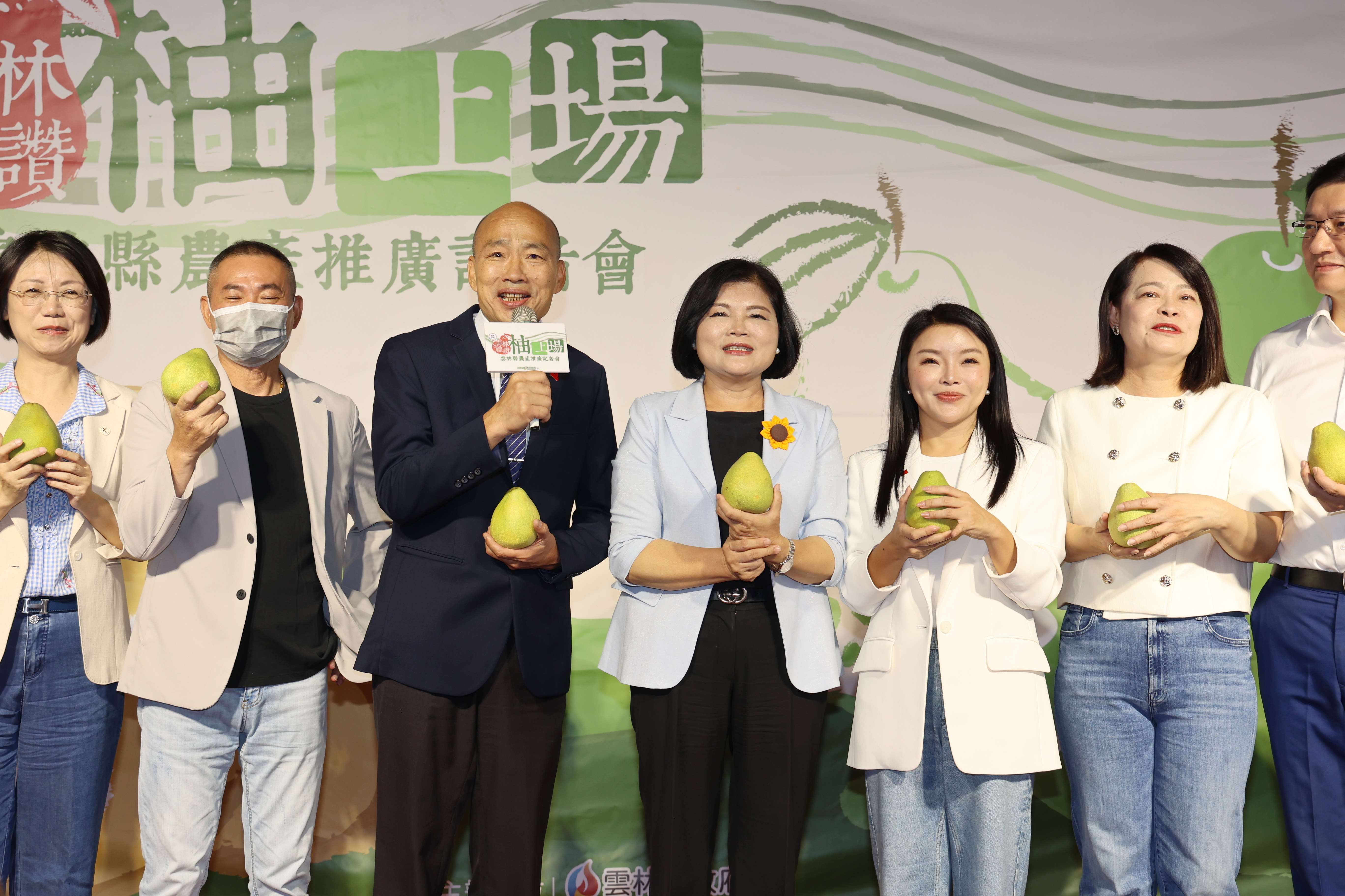 中秋佳節將至 韓國瑜院長今為雲林文旦行銷推廣 呼籲全民多多支持選購在地農產品 以實際行動給予農民最大鼓勵