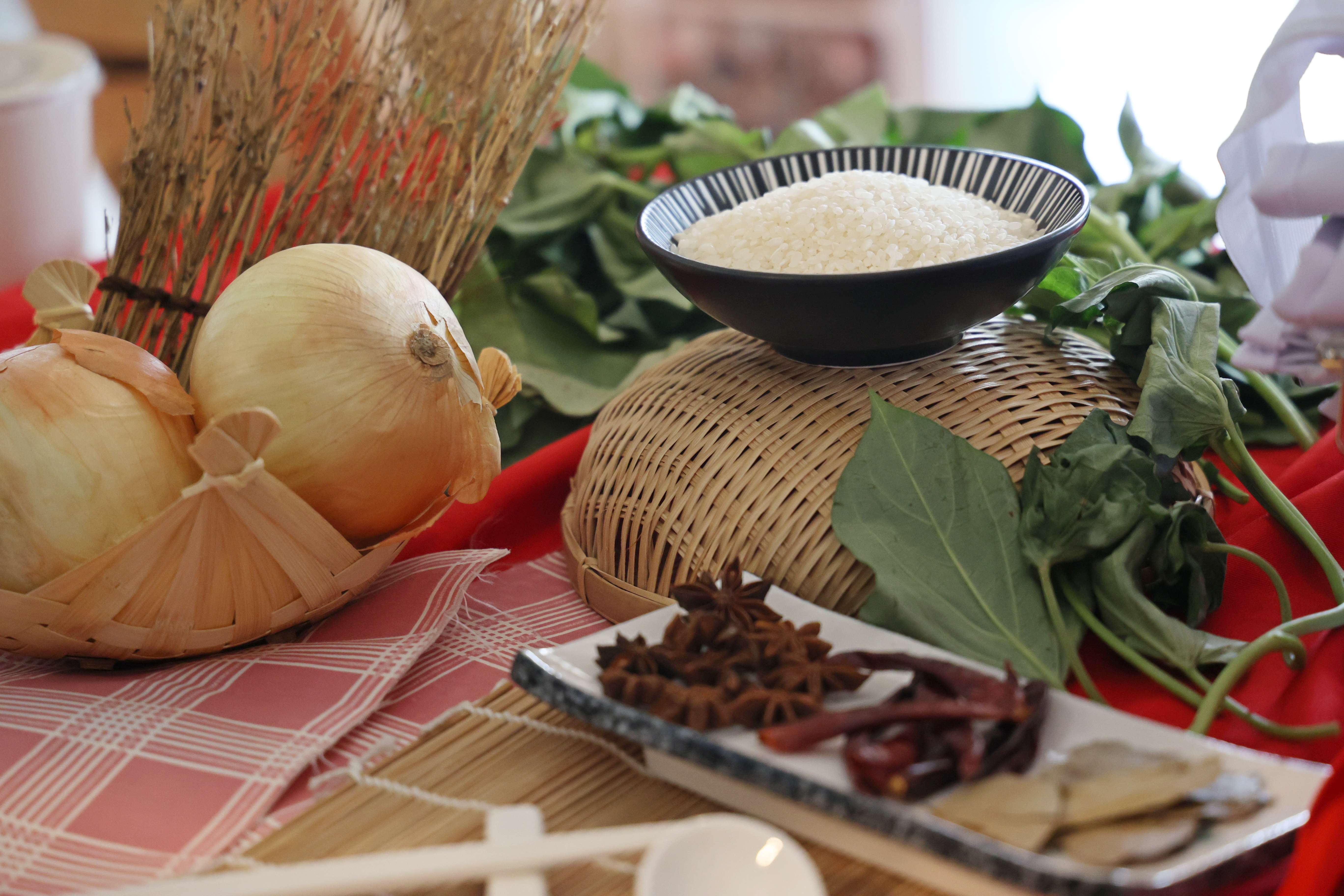 由雲林縣所產最好吃的米、最棒的醬油、最安全健康的豬肉三大元素食材加乘下,雲林縣主推滷肉飯最具有代表性