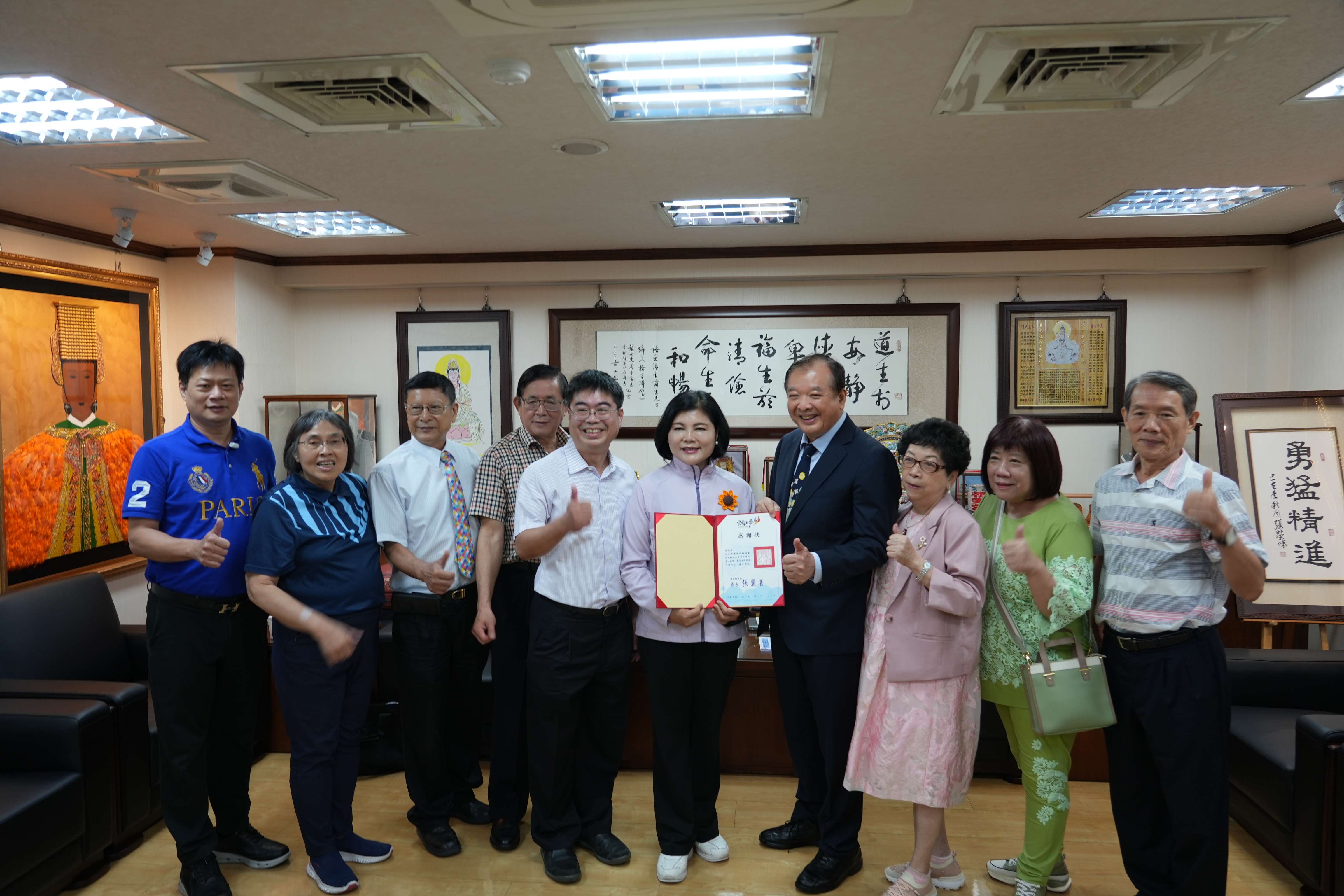 縣長張麗善感謝台北市雲林同鄉總會及台灣雲林之友會捐贈3台搬運式牙科診療椅。