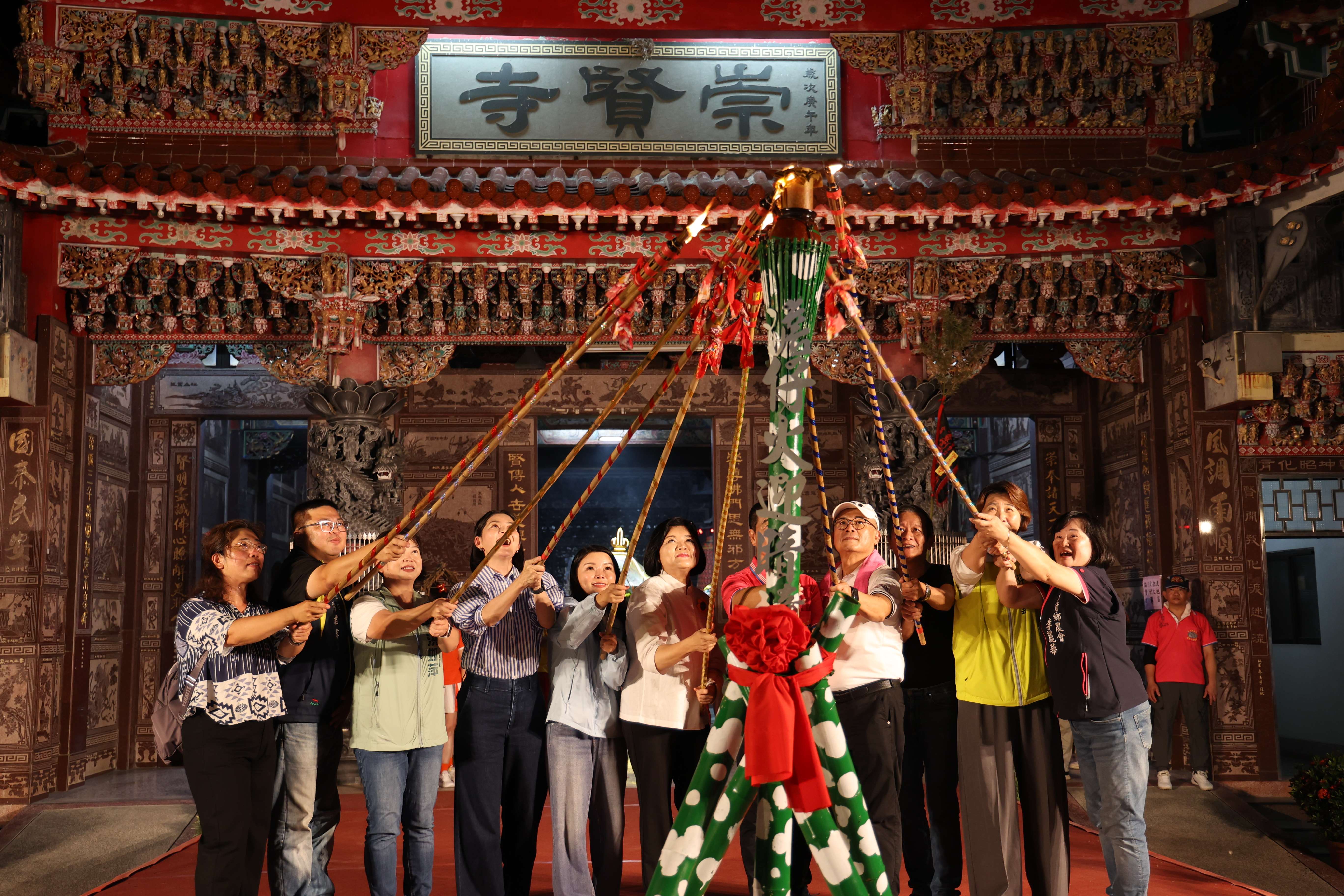 雲林中秋夜「火把遊庄」點燈儀式