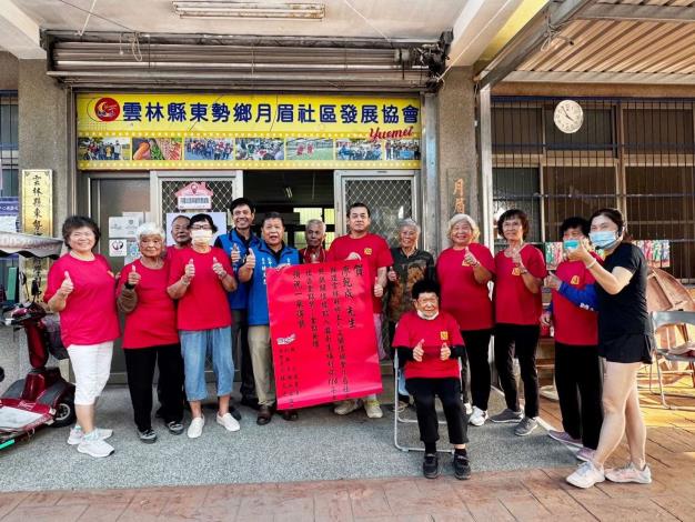 LINE_ALBUM_金點英雄-東勢鄉土人文貼紅榜_251021_5