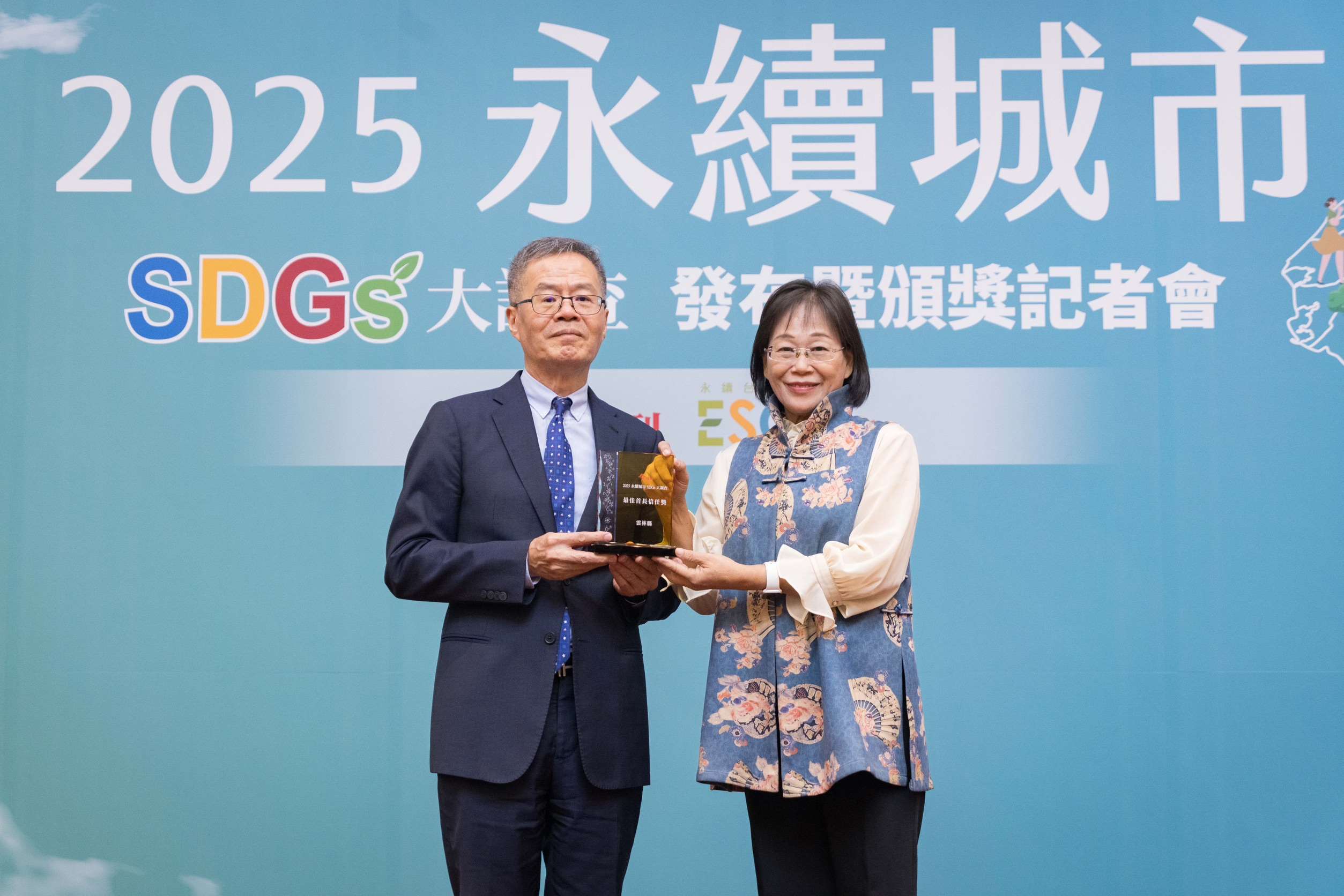 雲林縣榮獲今周刊2025「最佳首長信任獎」，由副縣長謝淑亞代表領獎。