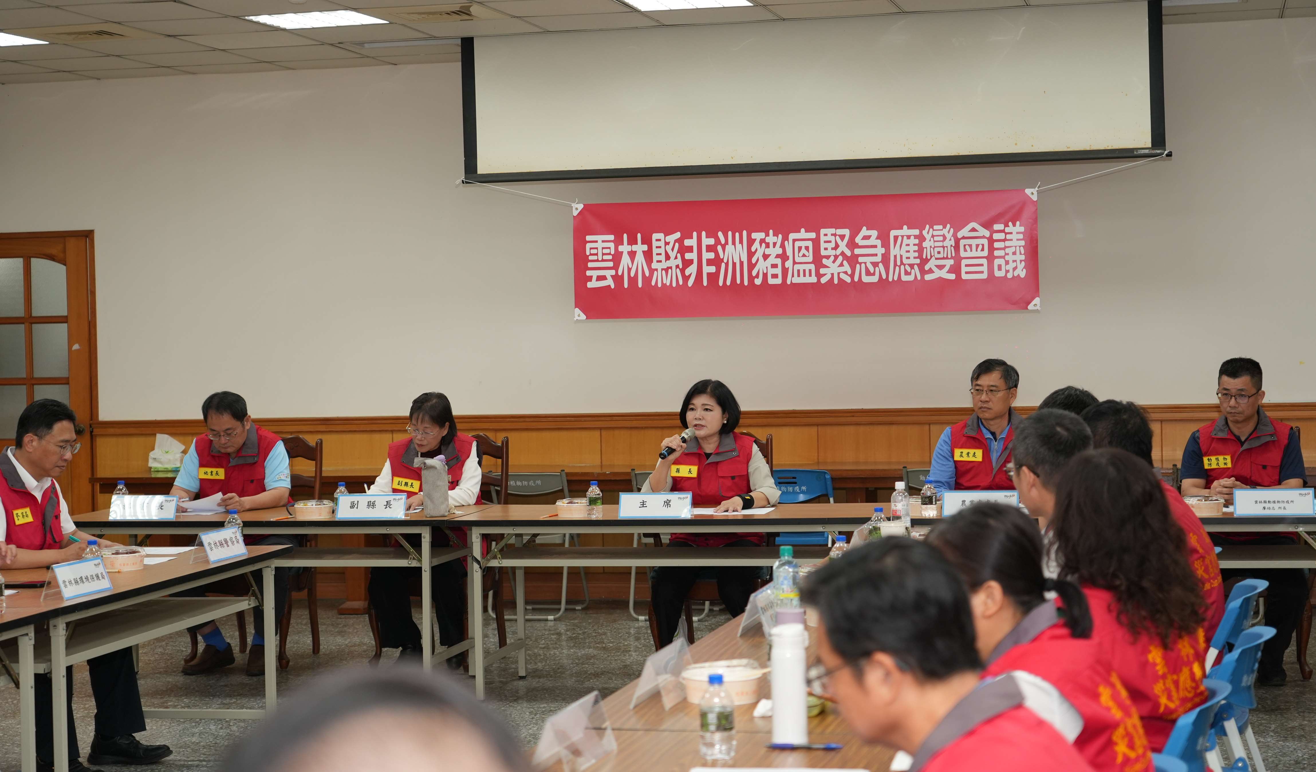 張麗善縣長呼籲中央,永久禁止廚餘養豬，輔導豬農轉型、升級，將危機化為轉機，促使養豬產業朝零廢棄永續發展。