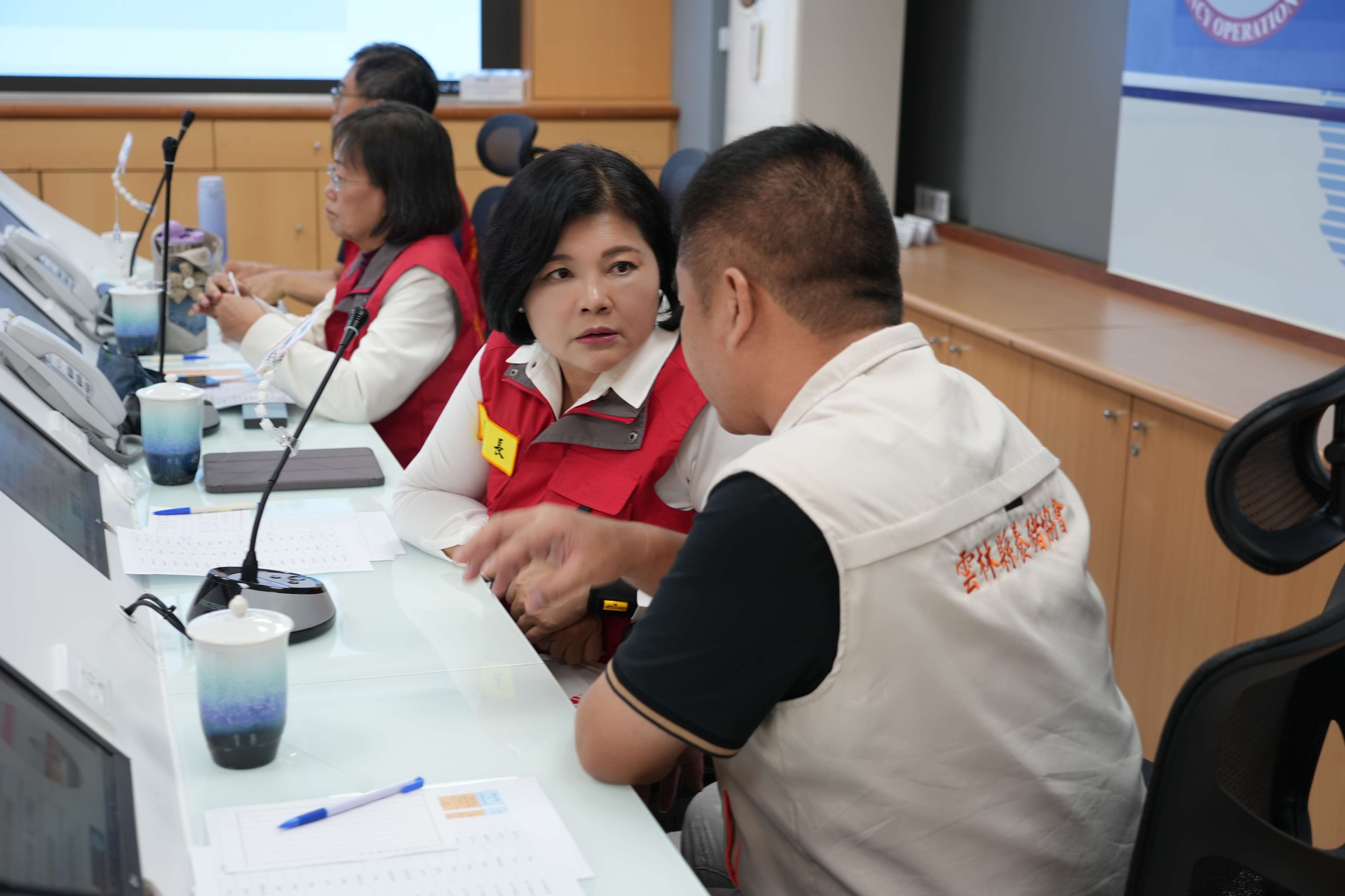 縣長張麗善邀請雲林縣養豬協會參與防疫會議。