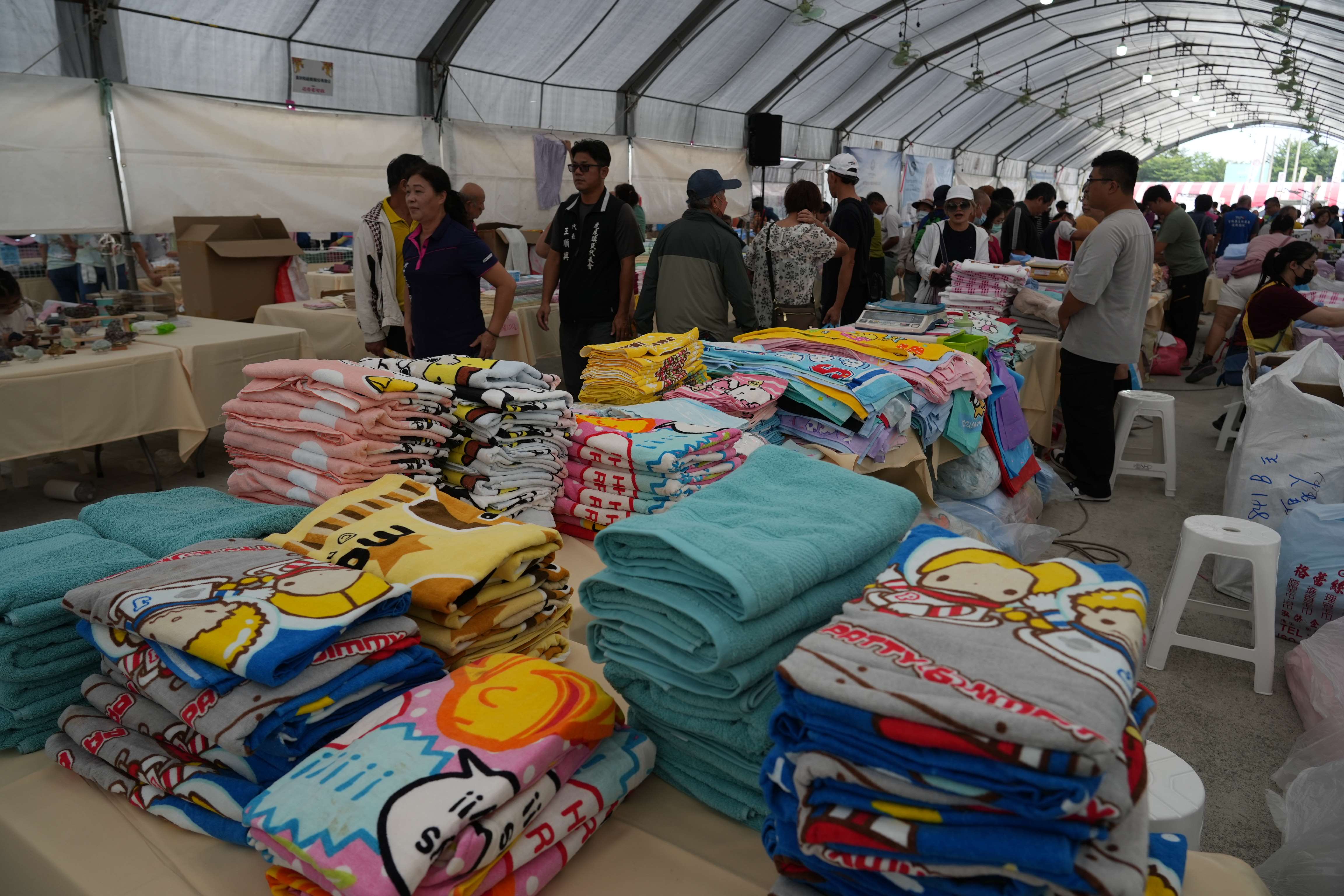 虎尾毛巾節吸引人潮選購優質毛巾。