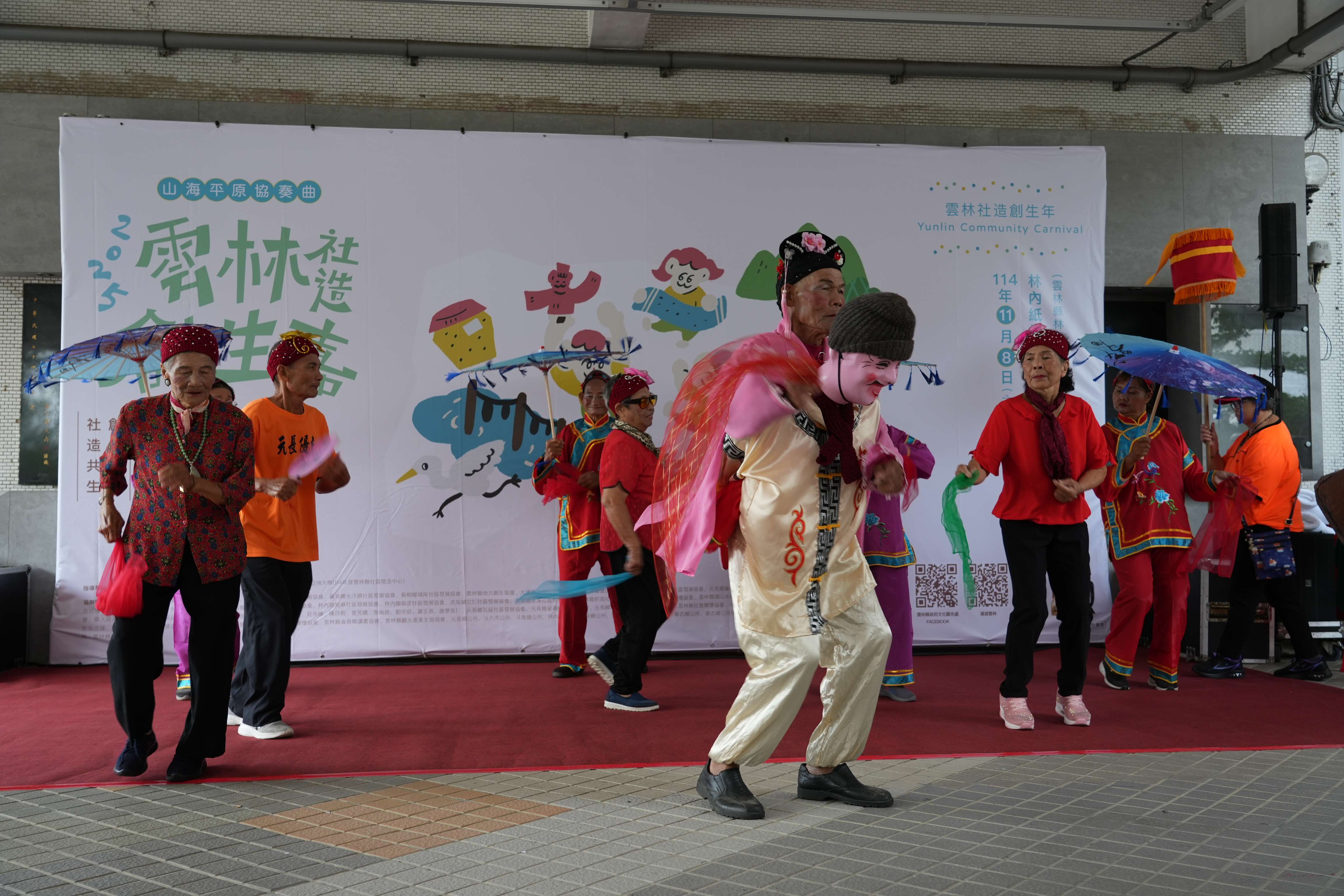 潭西社區表演傳統藝陣。