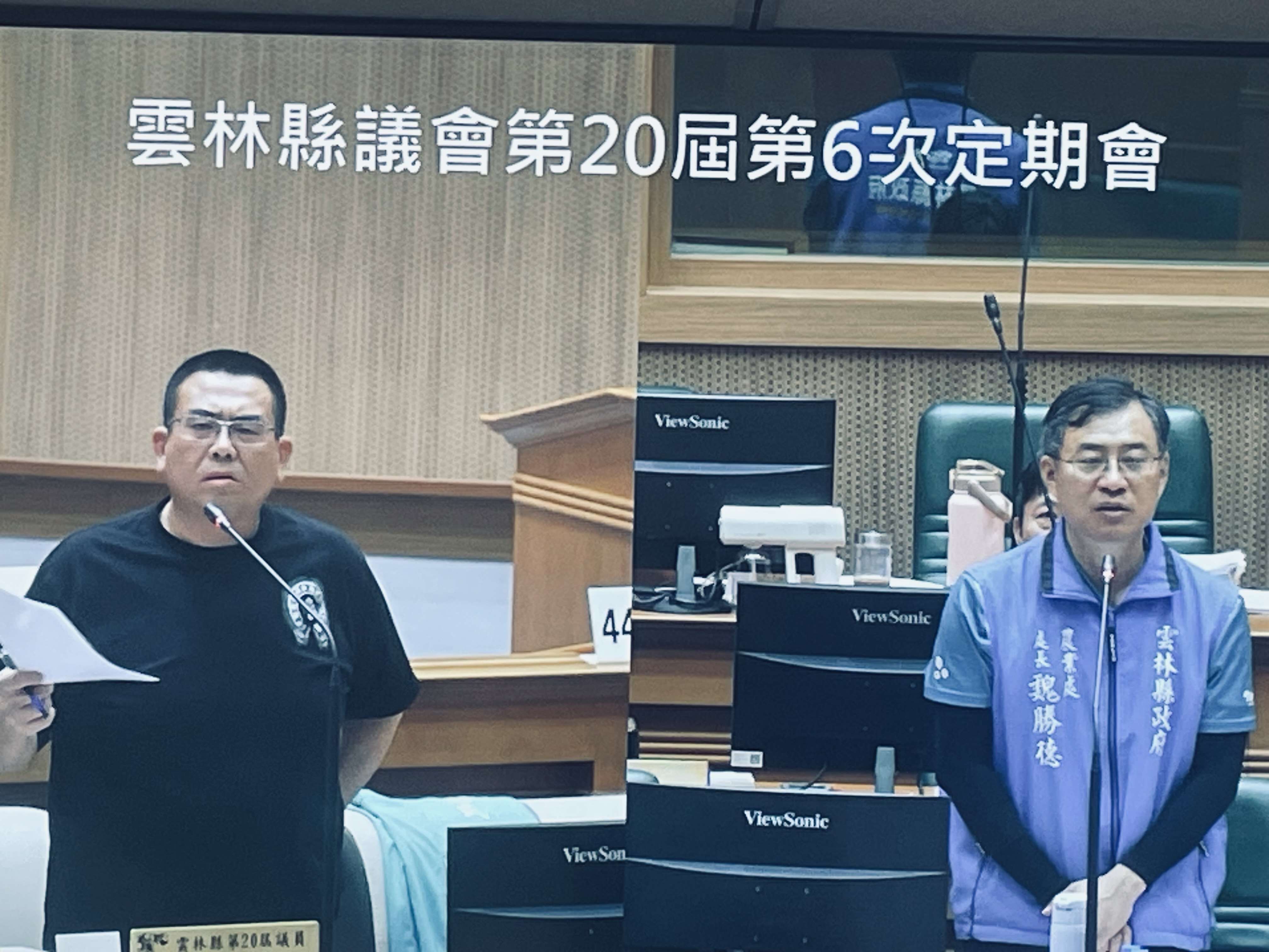 議員廖偉晴於議會質詢縣府農業處等相關局處防疫措施。