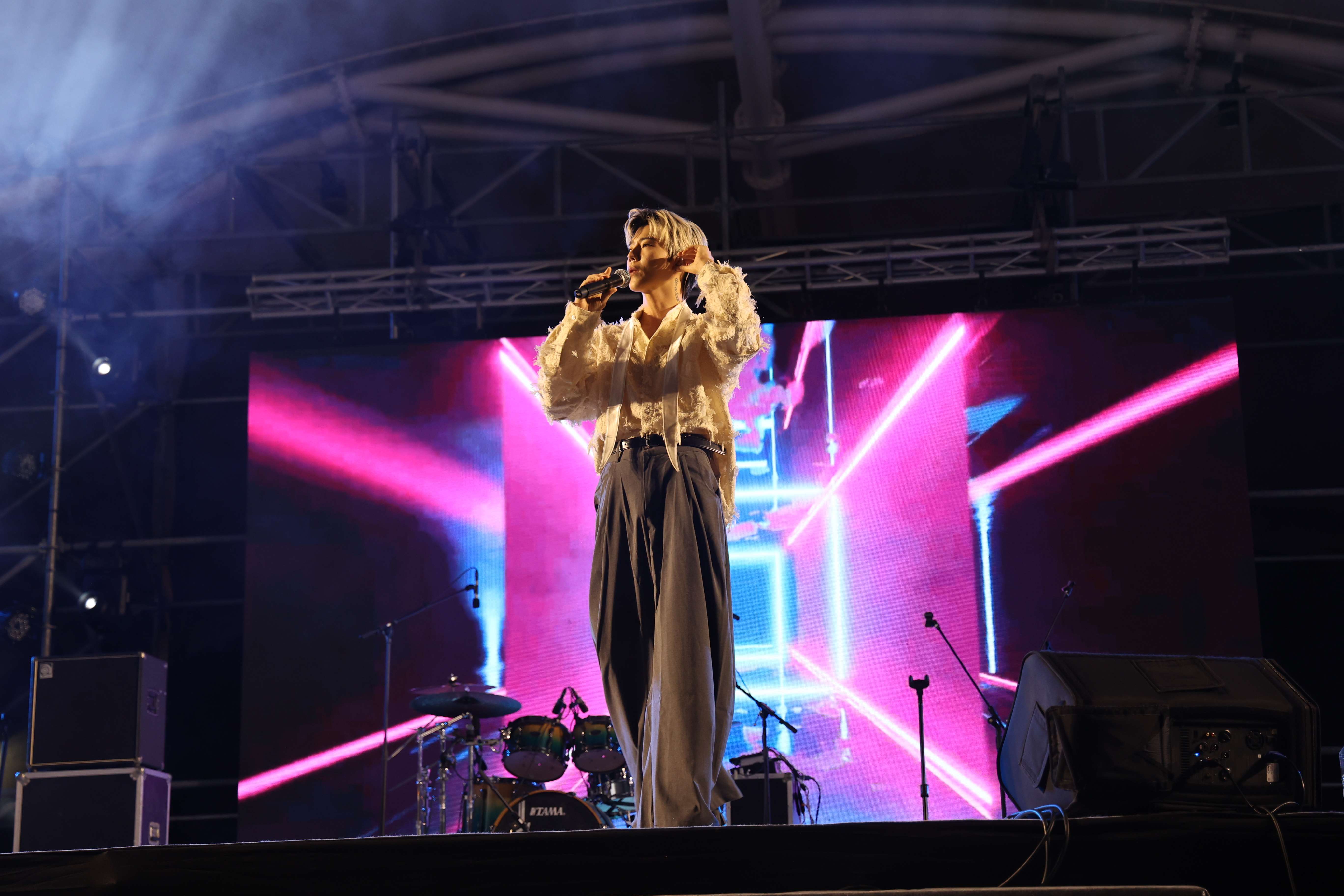 情歌男神「畢書盡」壓軸登台