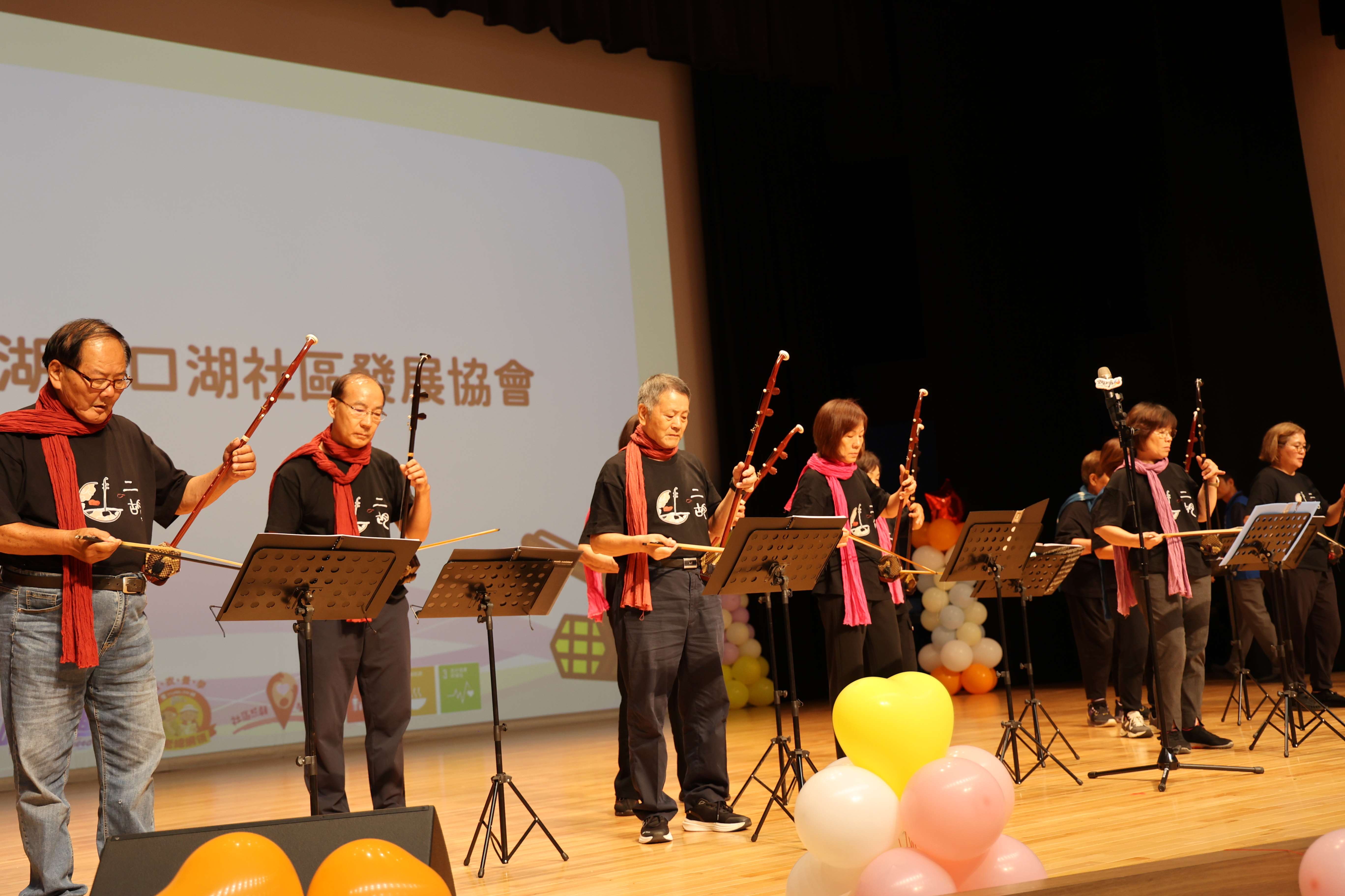 現場由全縣據點及食堂志工、長輩及幹部帶來動態展演