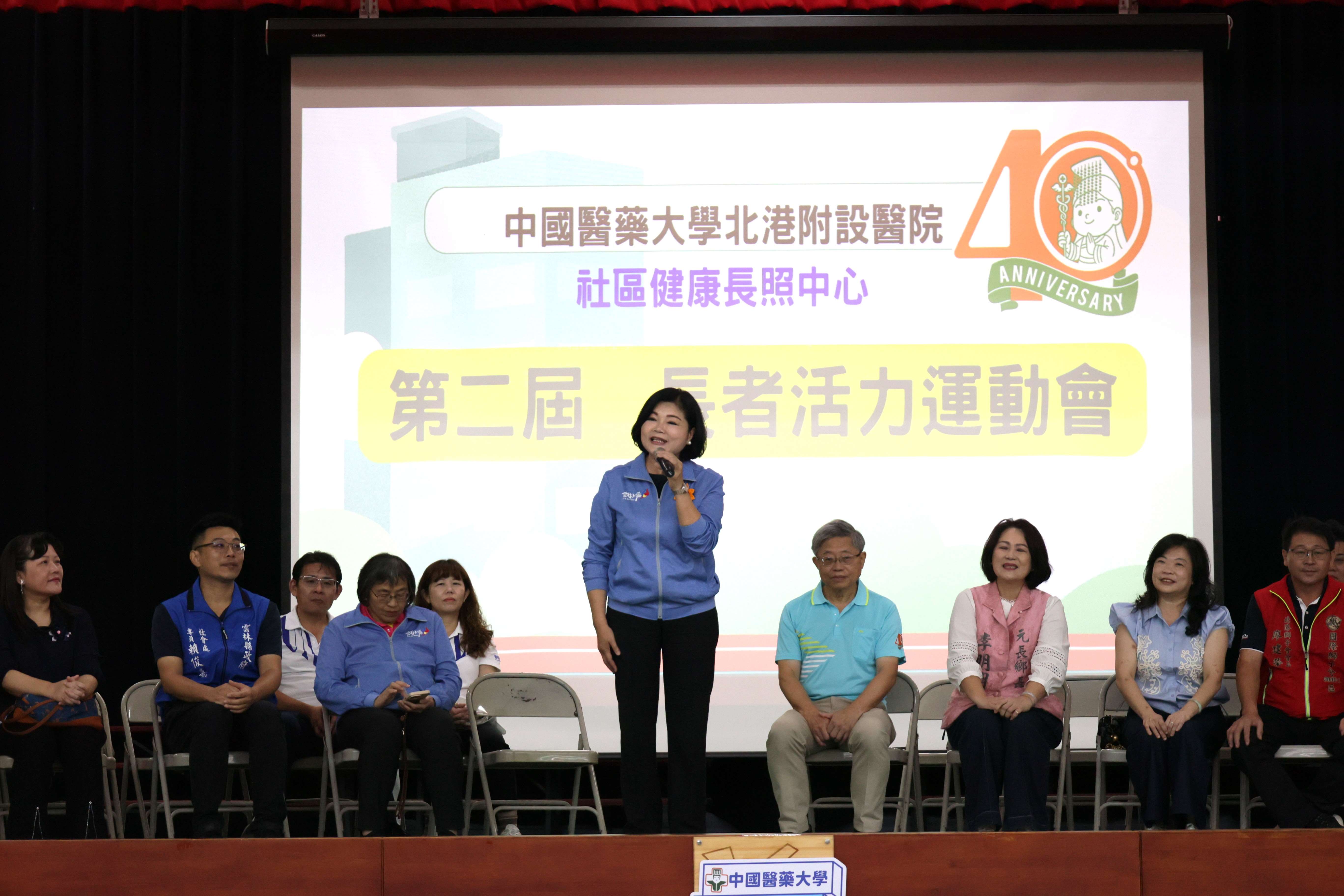 張麗善縣長鼓勵長輩多參與活動，透過運動交朋友、保持頭腦清晰，活得更健康。