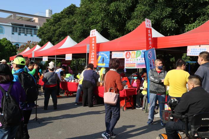 縣府辦理「理解隱性障礙，消除誤解歧視」─2025 年雲林縣國際身心障礙者日活動，讓身心障礙朋友及家屬有個屬於他們的特別日子，大家齊聚一堂，彼此互相交流。